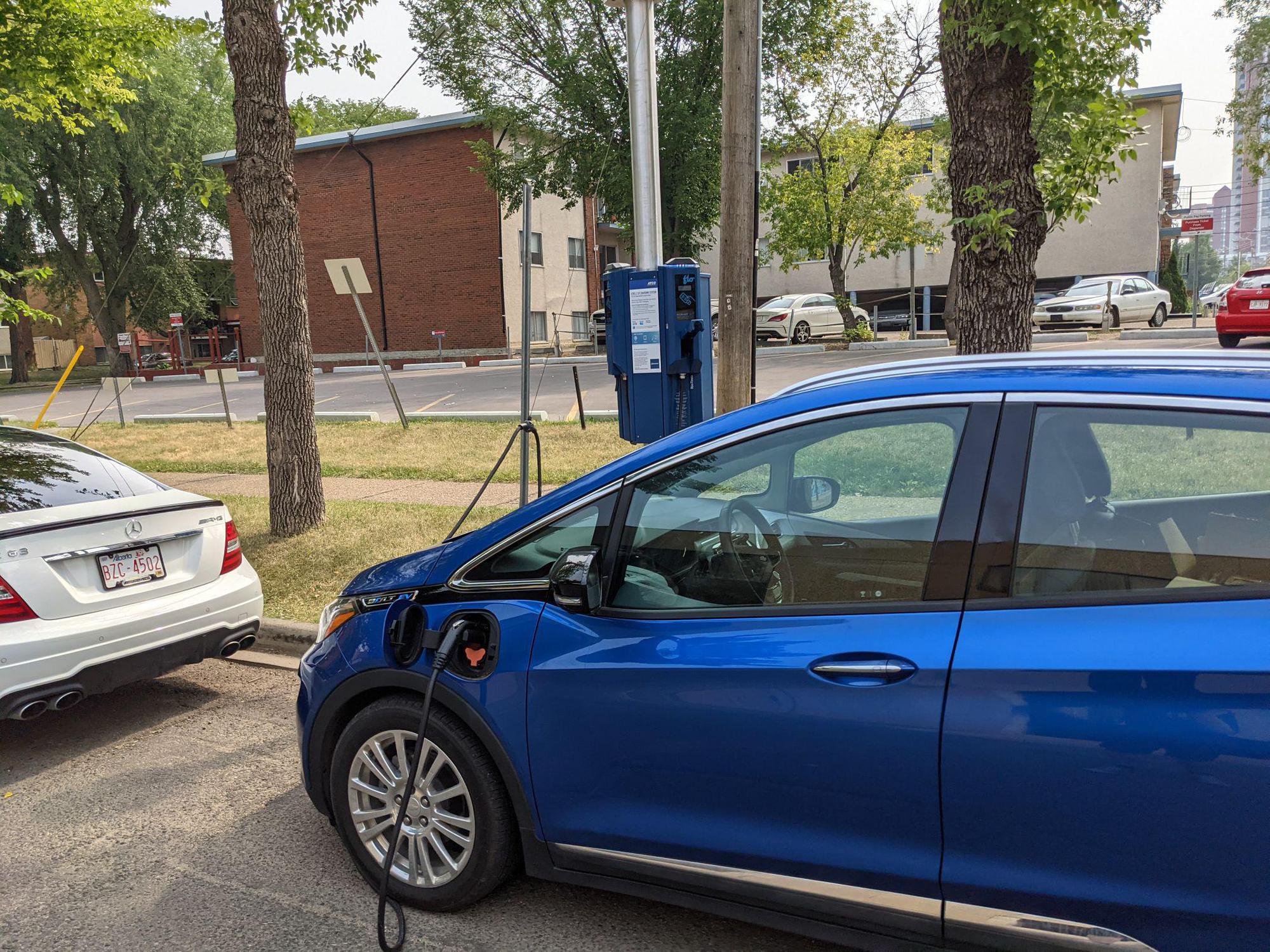 104th Ave Parking/Charging Edmonton, AB EV Station