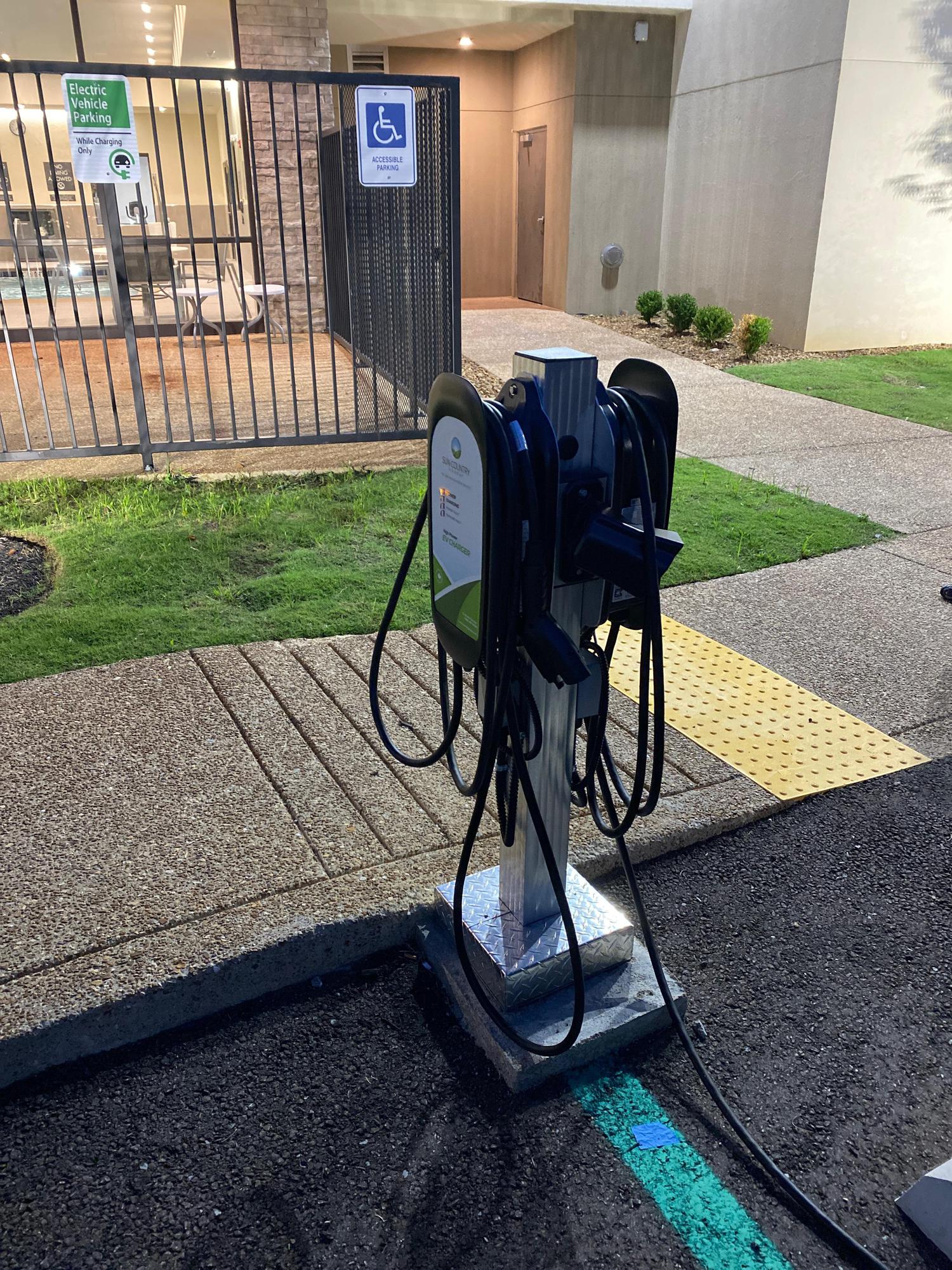 Best Western Plus Jackson, TN EV Station