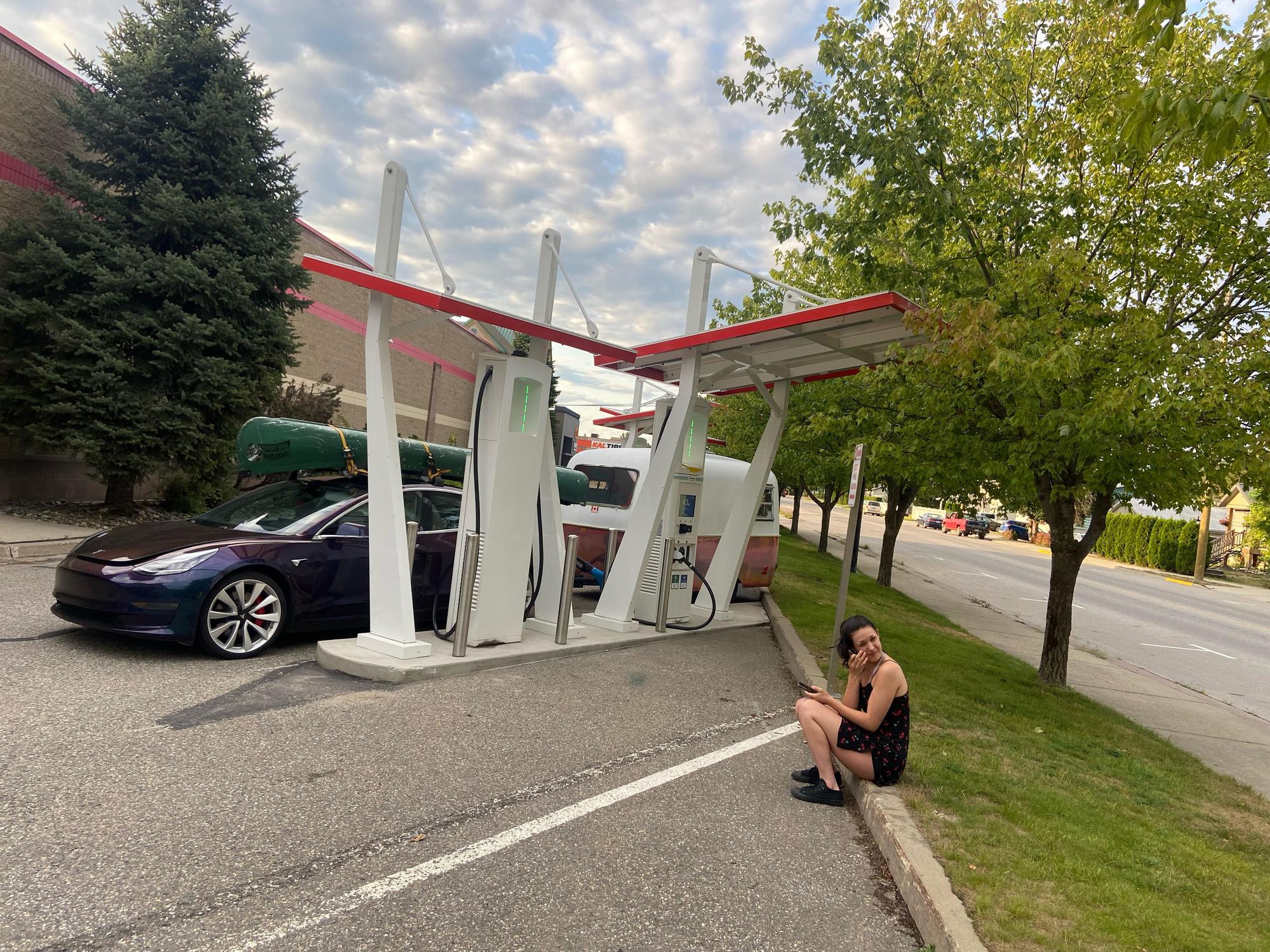 The Mall at Piccadilly Canadian Tire Salmon Arm Salmon Arm, BC EV
