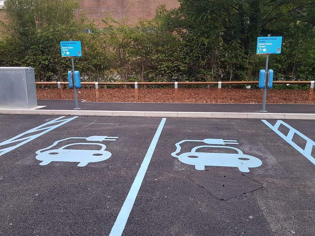 ALDI Mold 2 Love Ln, Mold CH7 1EF, UK EV Station