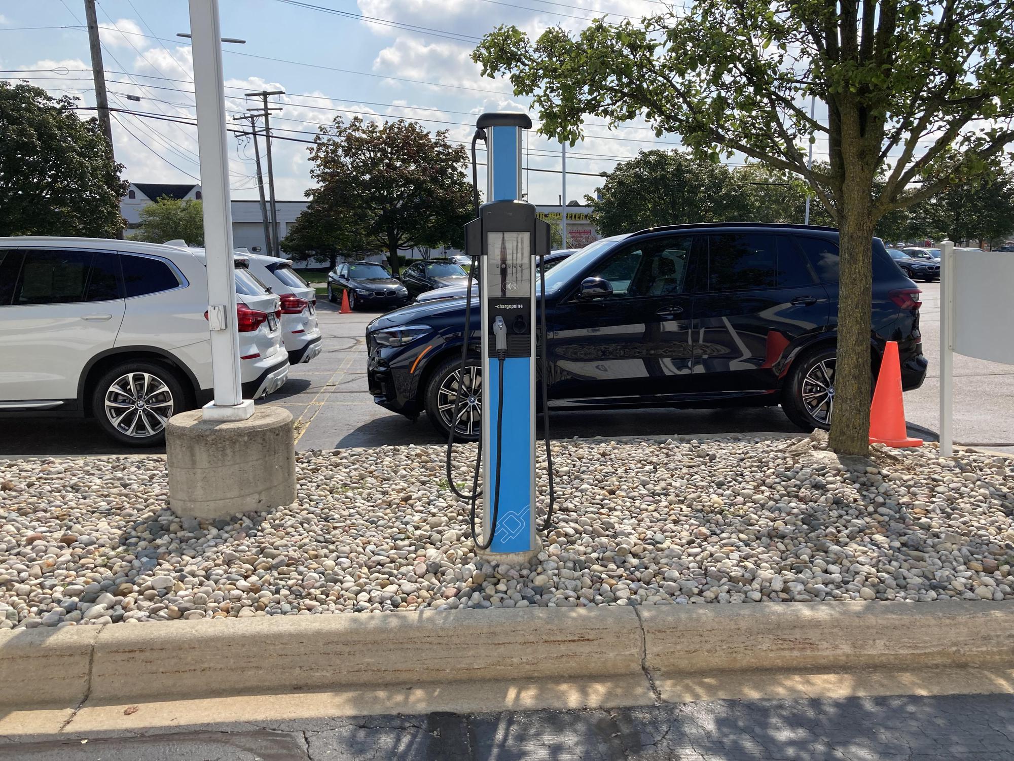 Erhard BMW of Farmington Hills | Farmington Hills, MI | EV Station