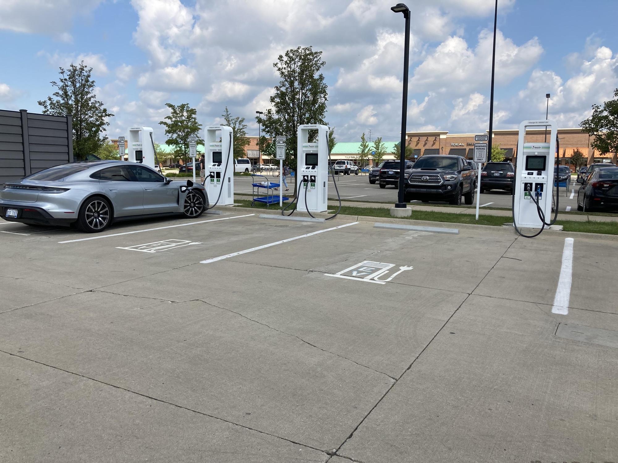 Novi Walmart Walmart Supercenter | Novi, MI | EV Station