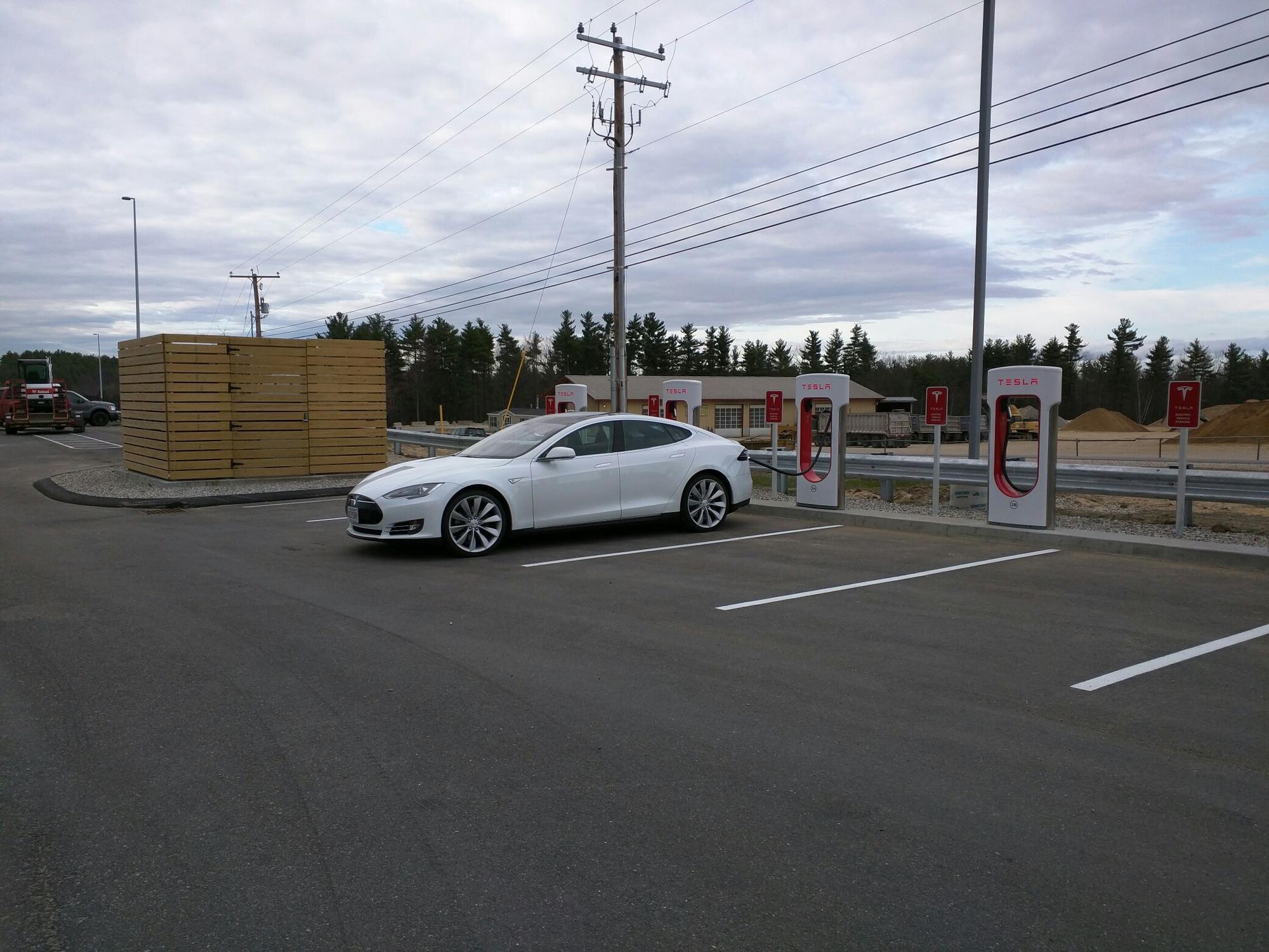Hooksett Travel Plaza = Northbound Hooksett, NH EV Station