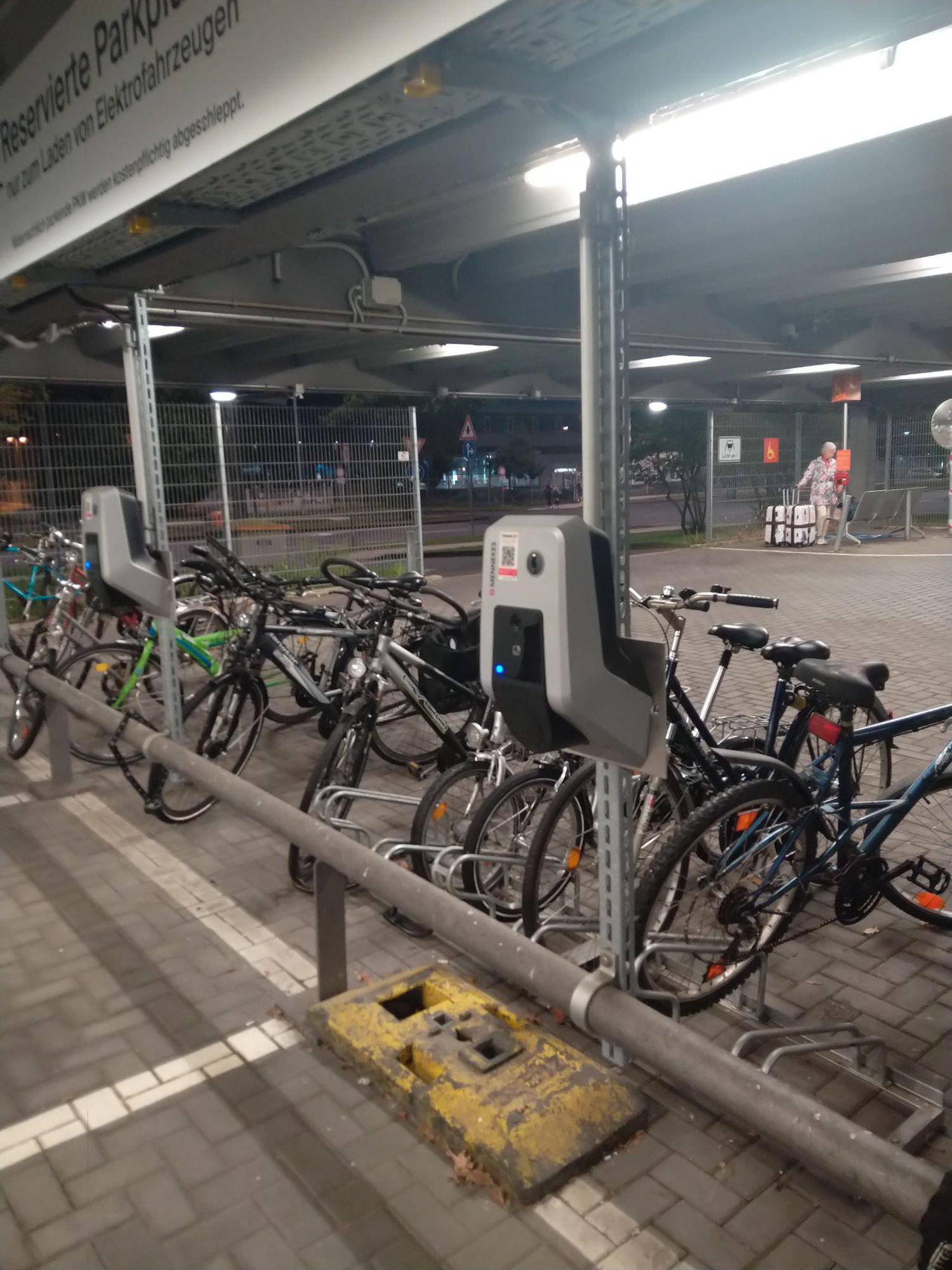 TankE Flughafen Köln Bonn P3 Parkhaus 3. Flughafen KölnBonn (CGN) EV Station