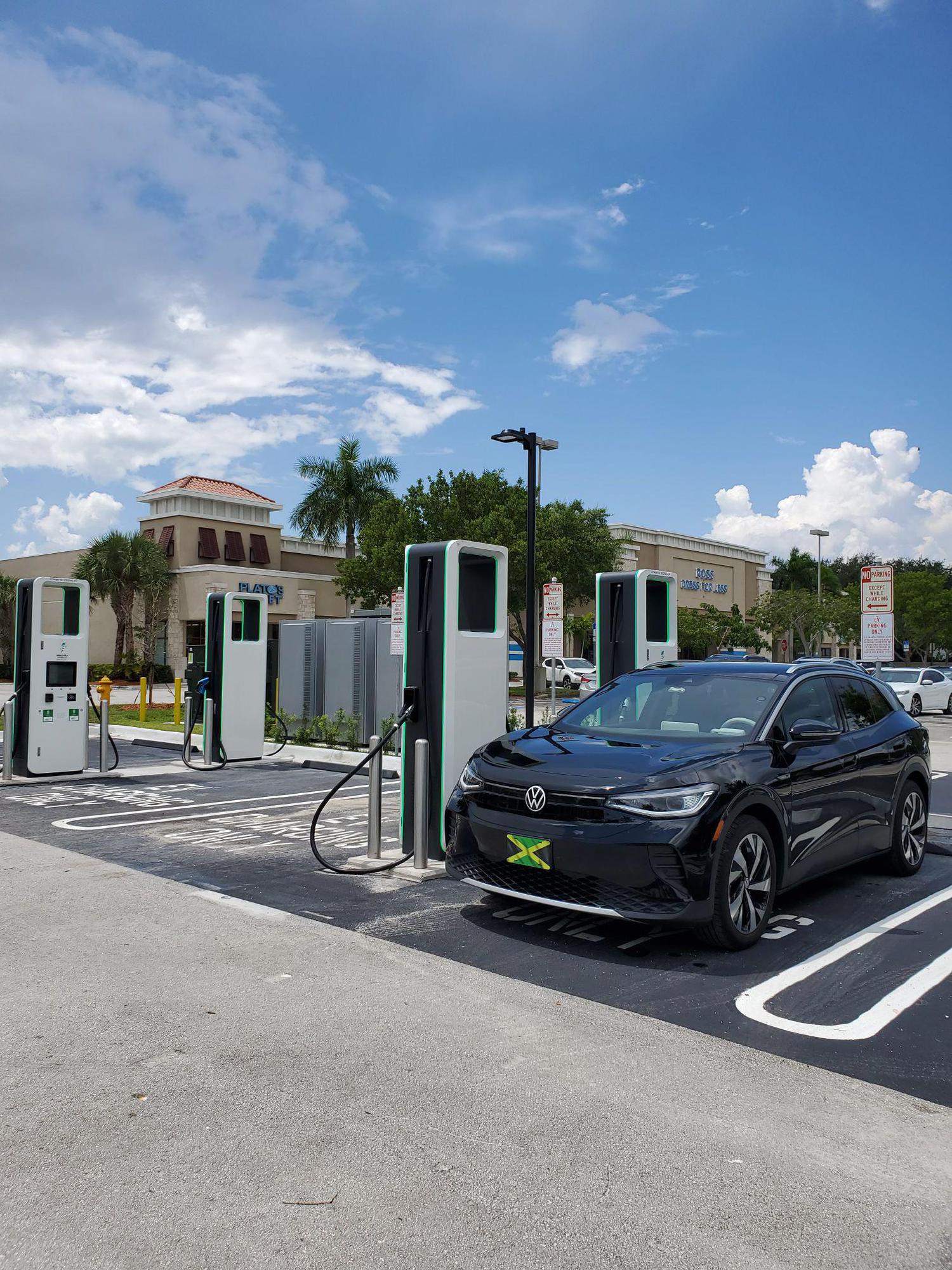 North Springs Plaza Target Coral Springs, FL EV Station