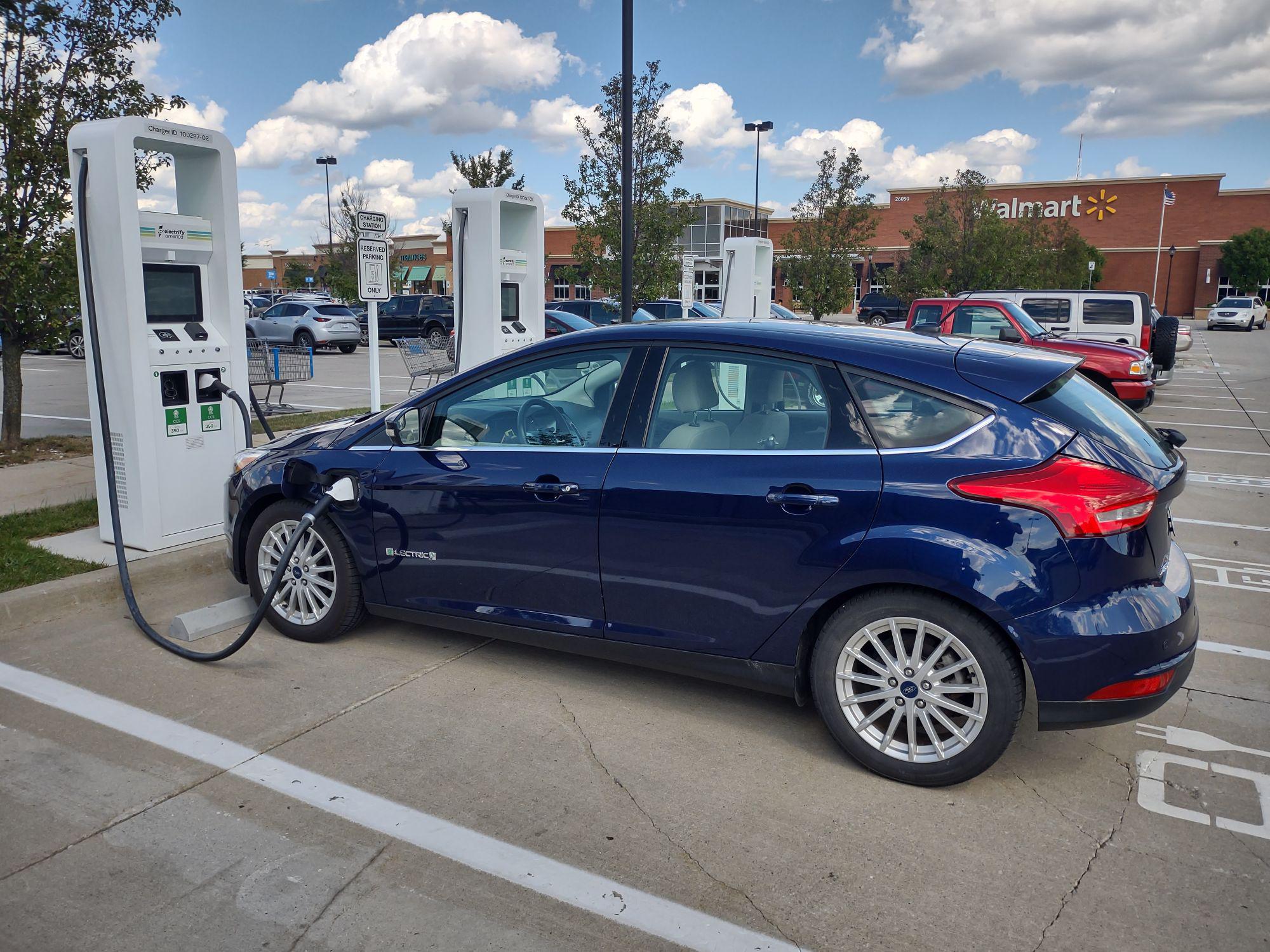 Novi Walmart Walmart Supercenter | Novi, MI | EV Station