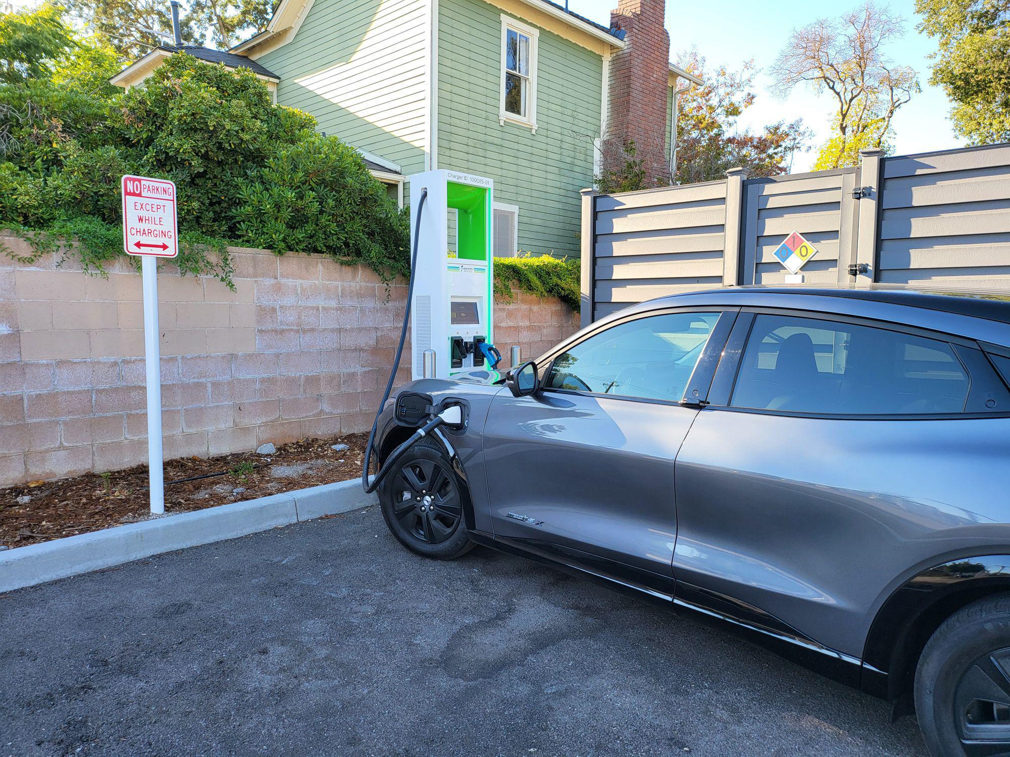 Paso Robles Bank of America Paso Robles, CA EV Station
