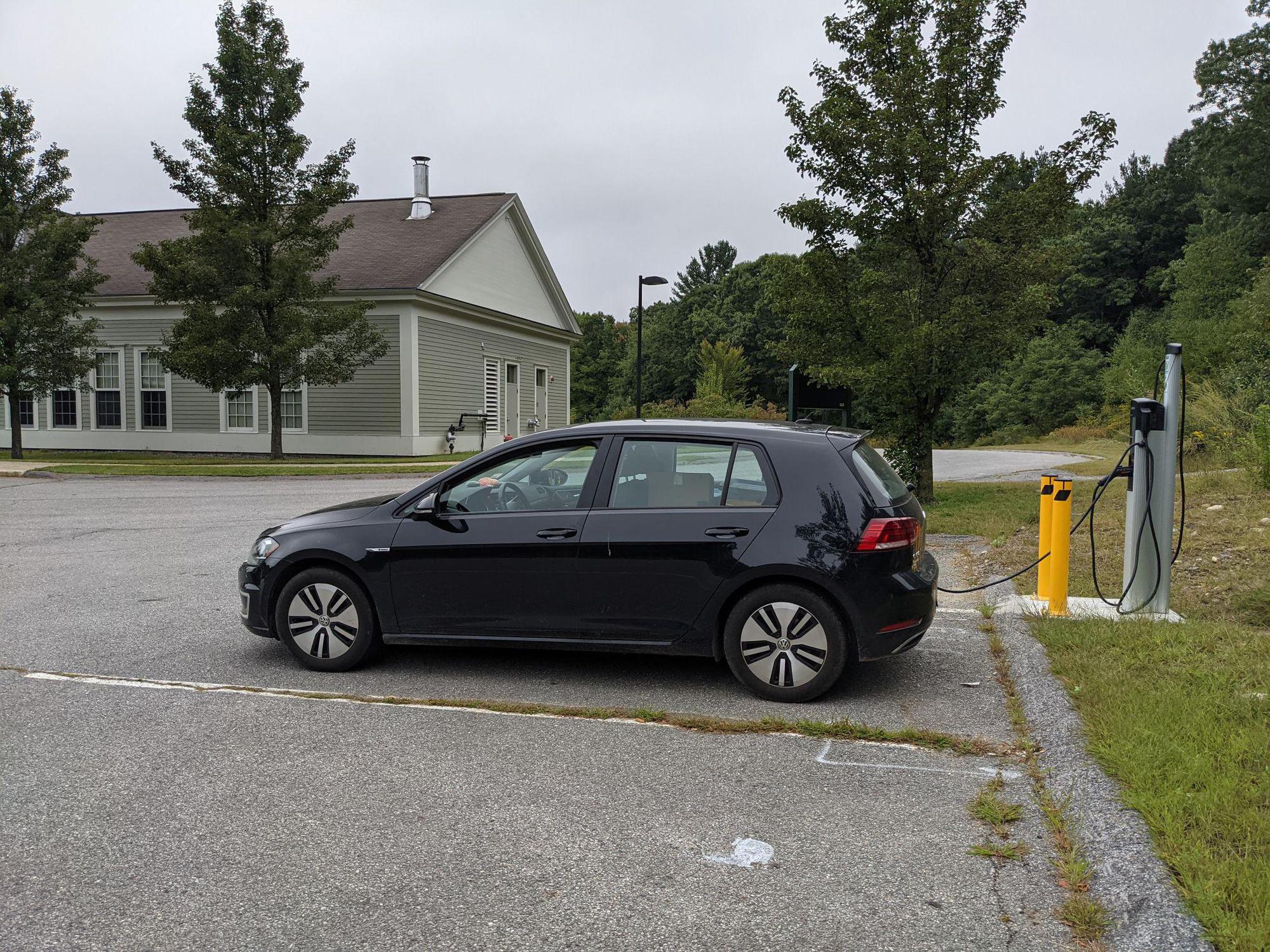 Albert J Sargent Memorial Library | Boxborough, MA | EV Station
