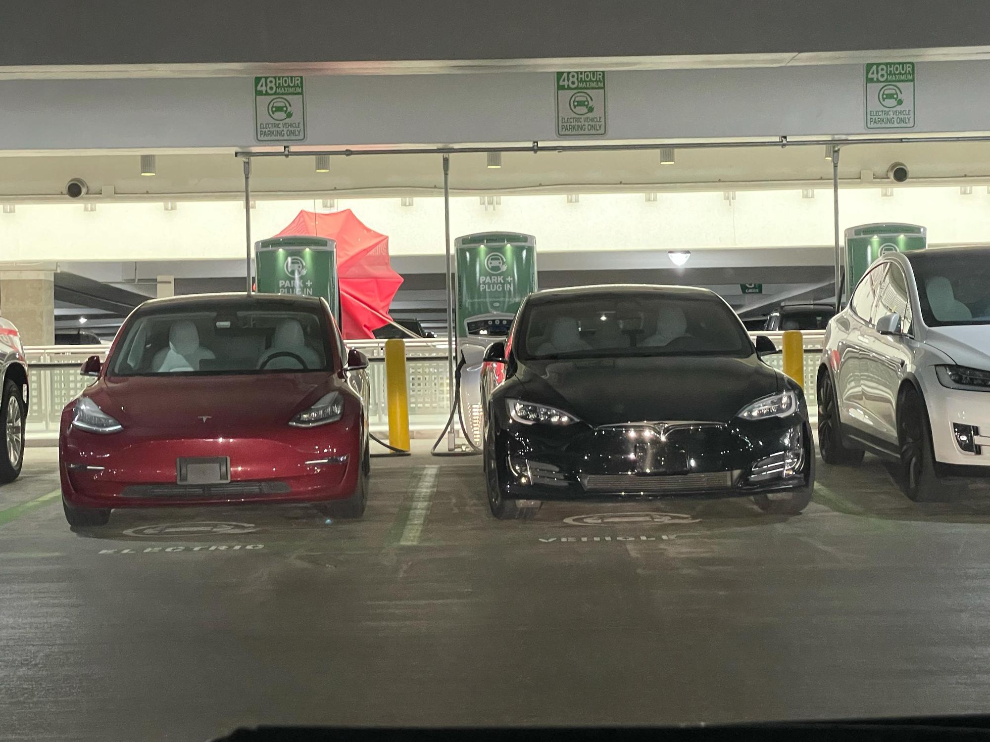 Indianapolis Airport Garage Valet Indianapolis, IN EV Station