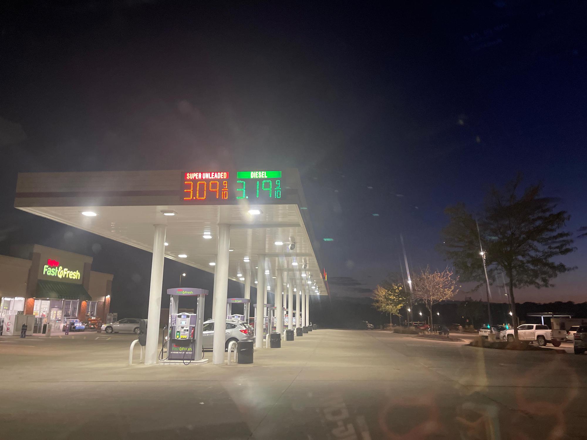 HyVee Urbandale, IA EV Station