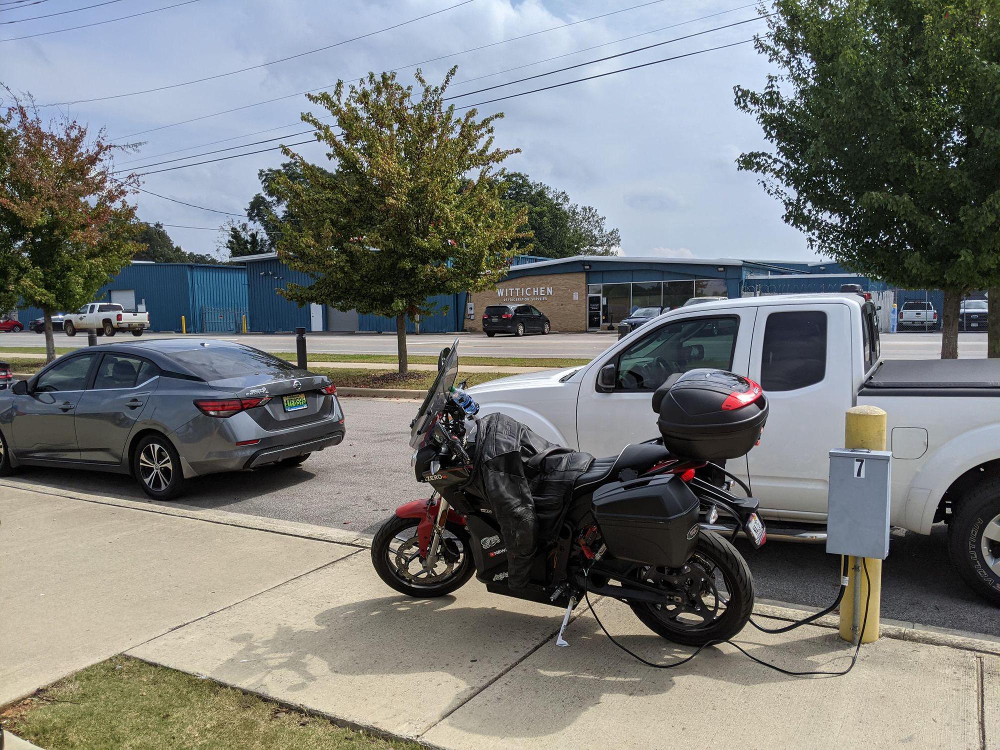 Clinton Ave W Parking/Charging Huntsville, AL EV Station