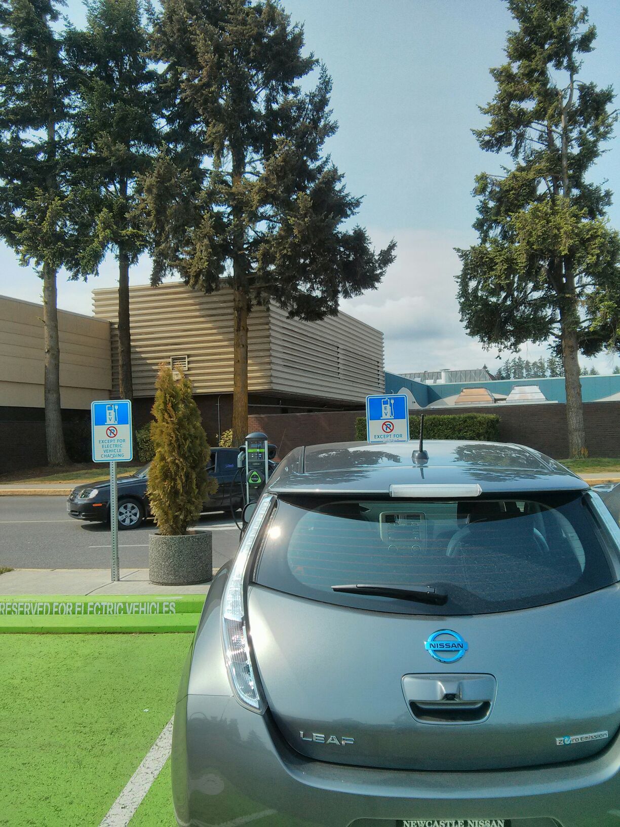 Woodgrove Centre Toys"R"Us Nanaimo, BC EV Station