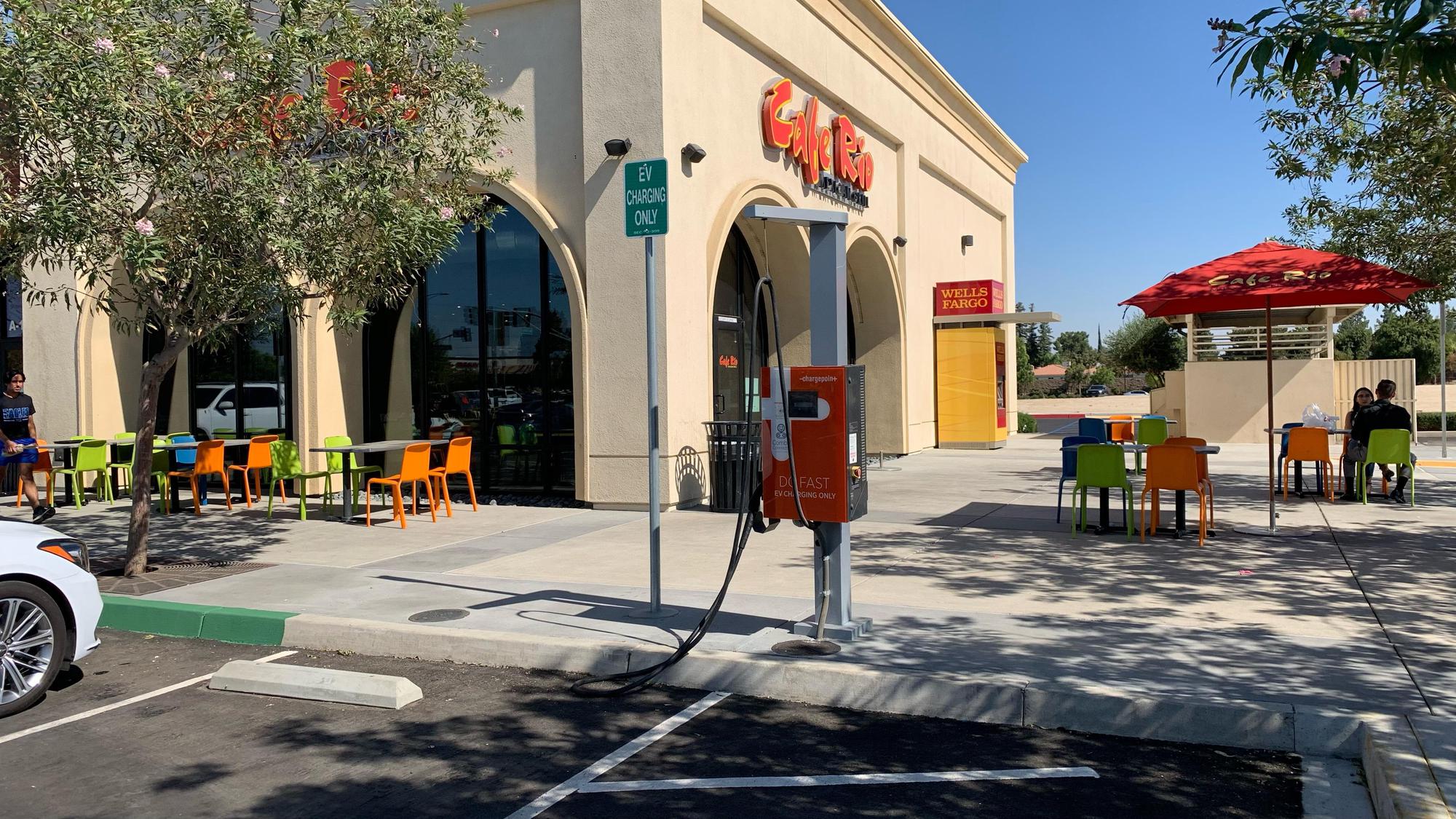 Cafe Río Bakersfield, CA EV Station