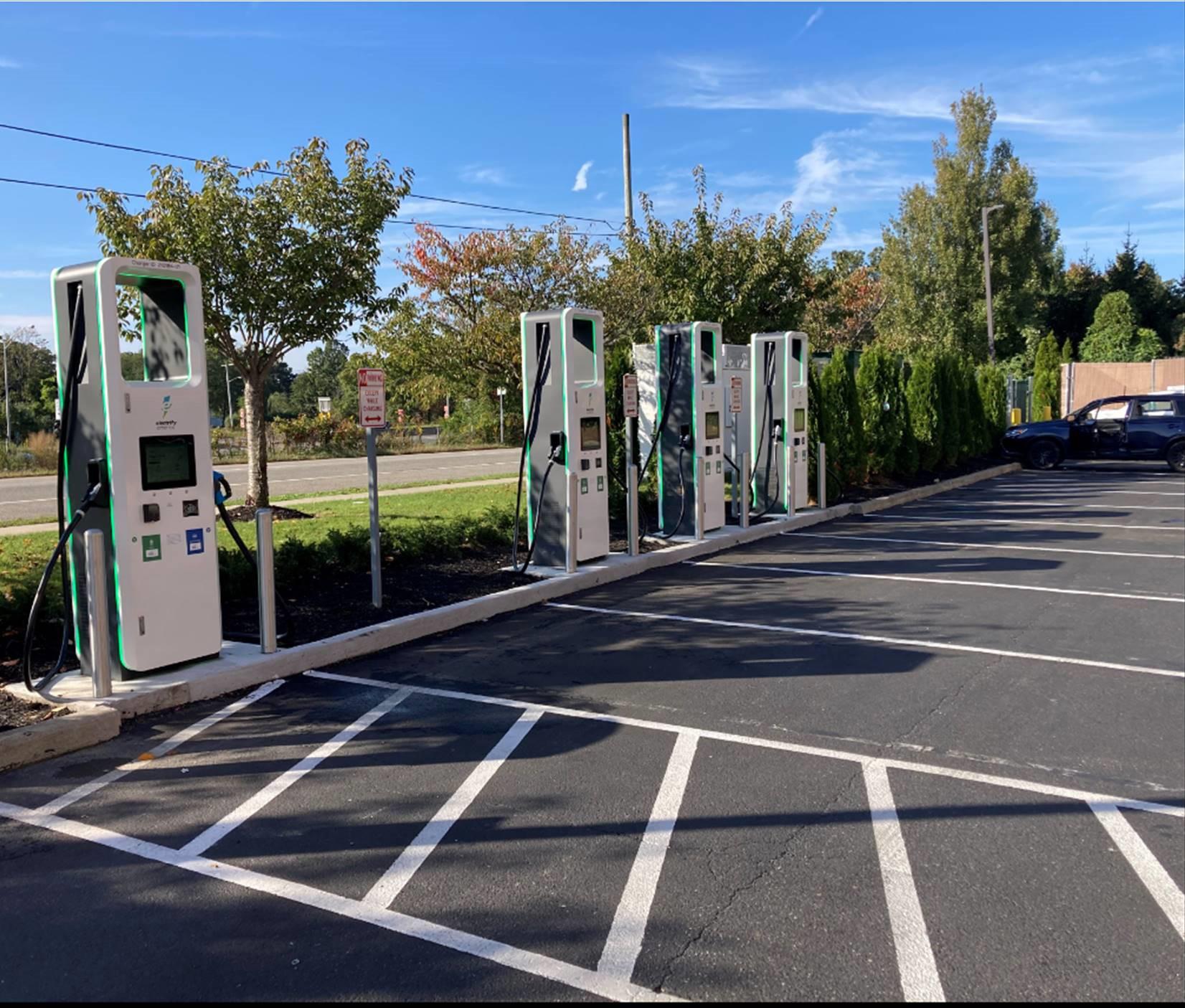 Motor Parkway Plaza (2) Hauppauge, NY EV Station