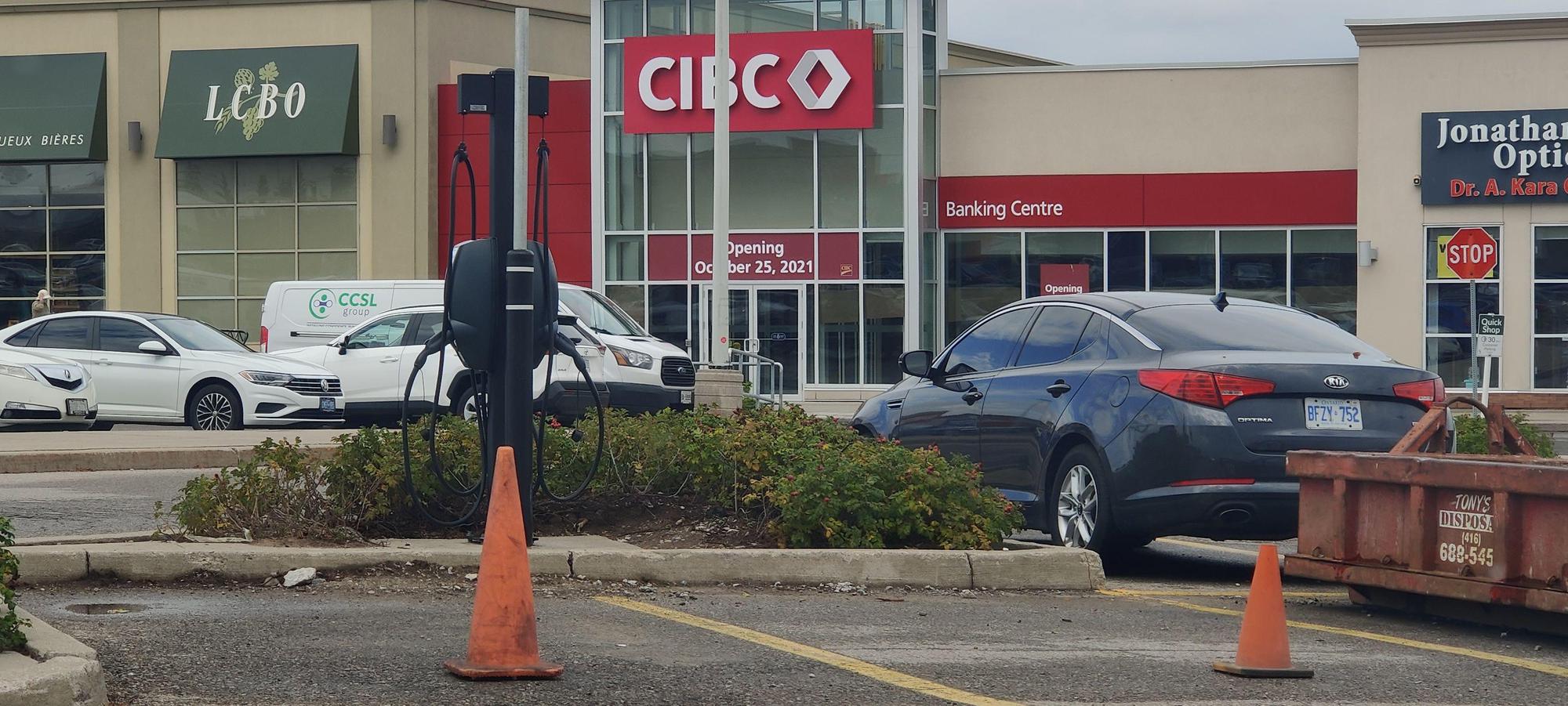 Meadowvale Town Center COBS Bread Bakery Mississauga, ON EV Station