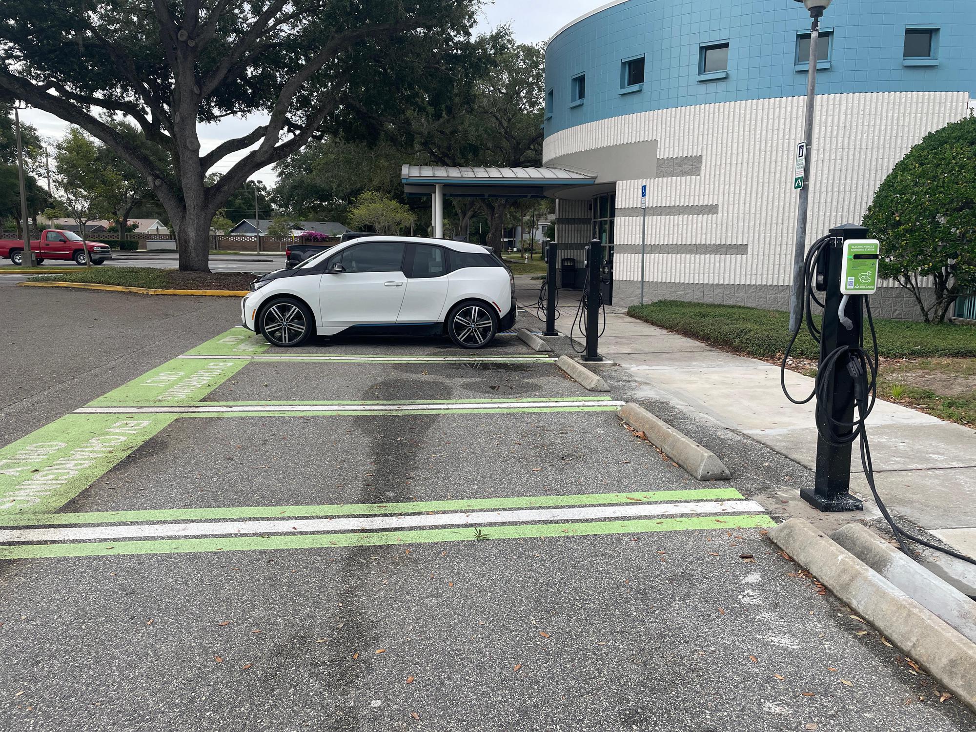 Dover Shores Community Center Orlando, FL EV Station
