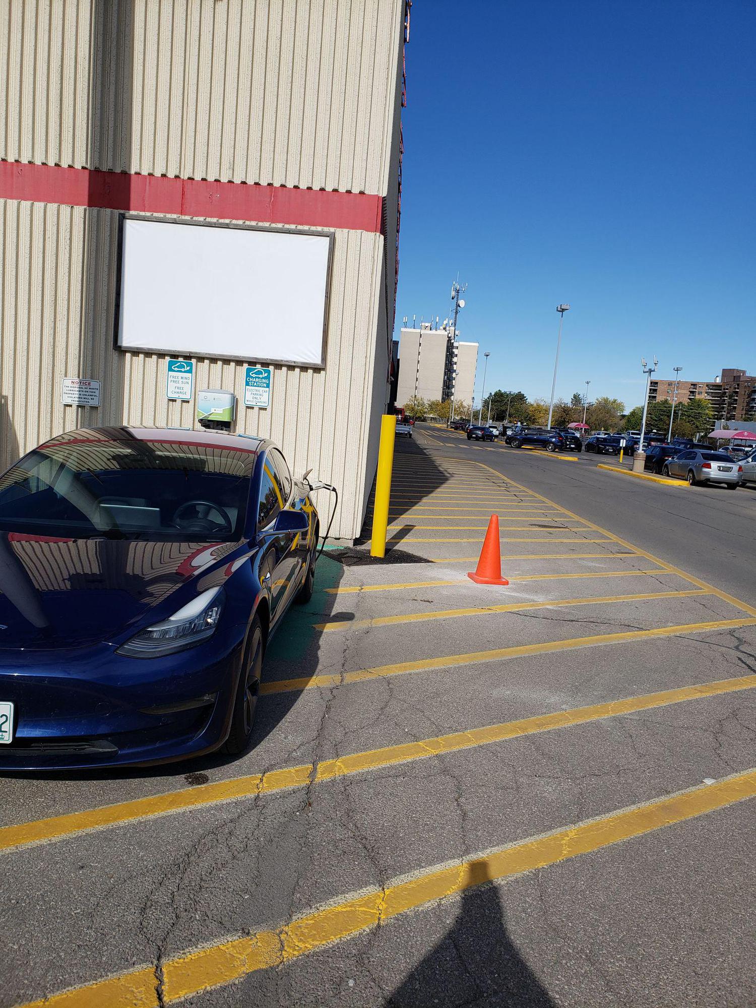 Canadian Tire St. Catharines, ON EV Station