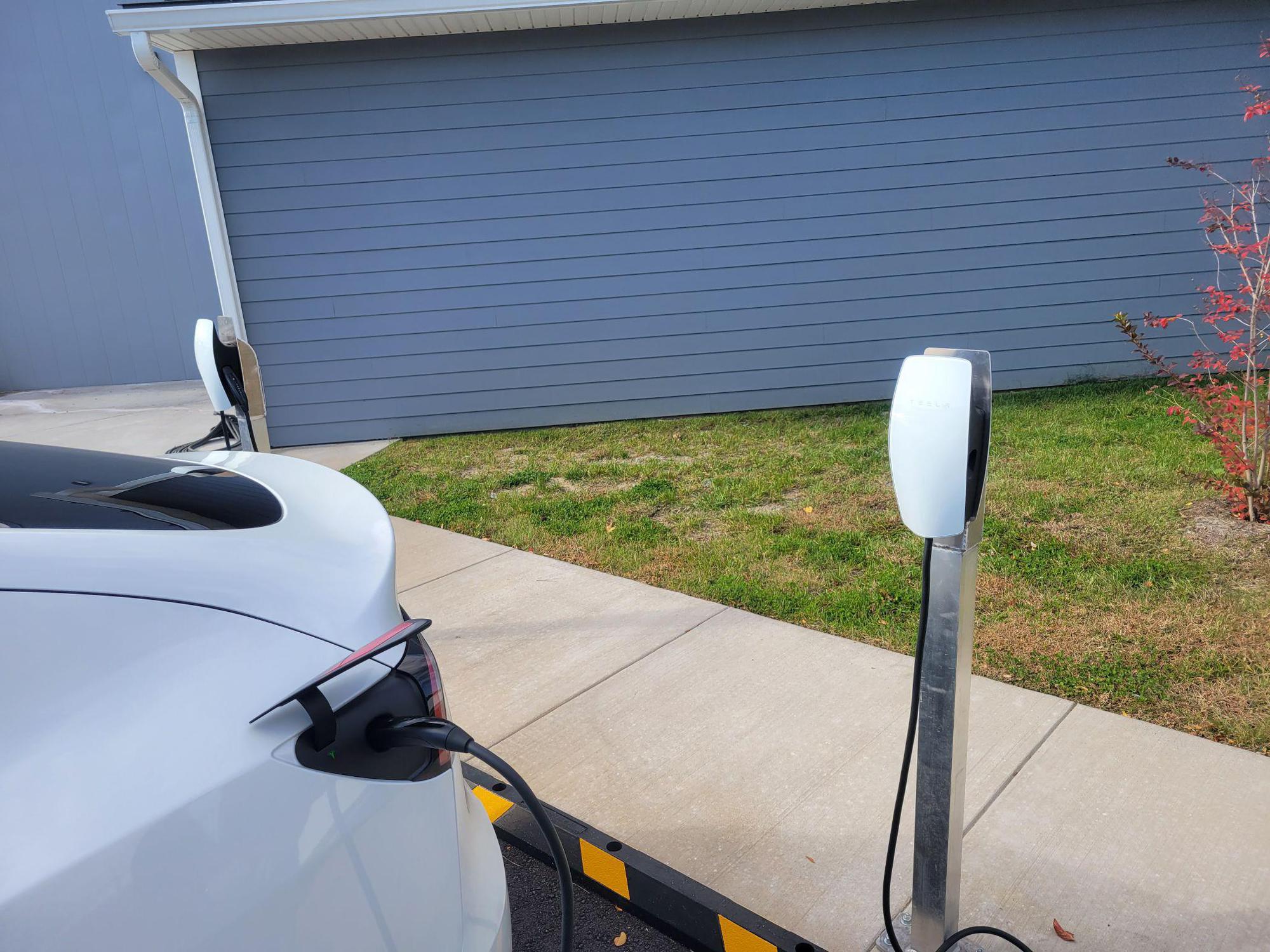 Warsaw Ace Hardware Warsaw, VA EV Station