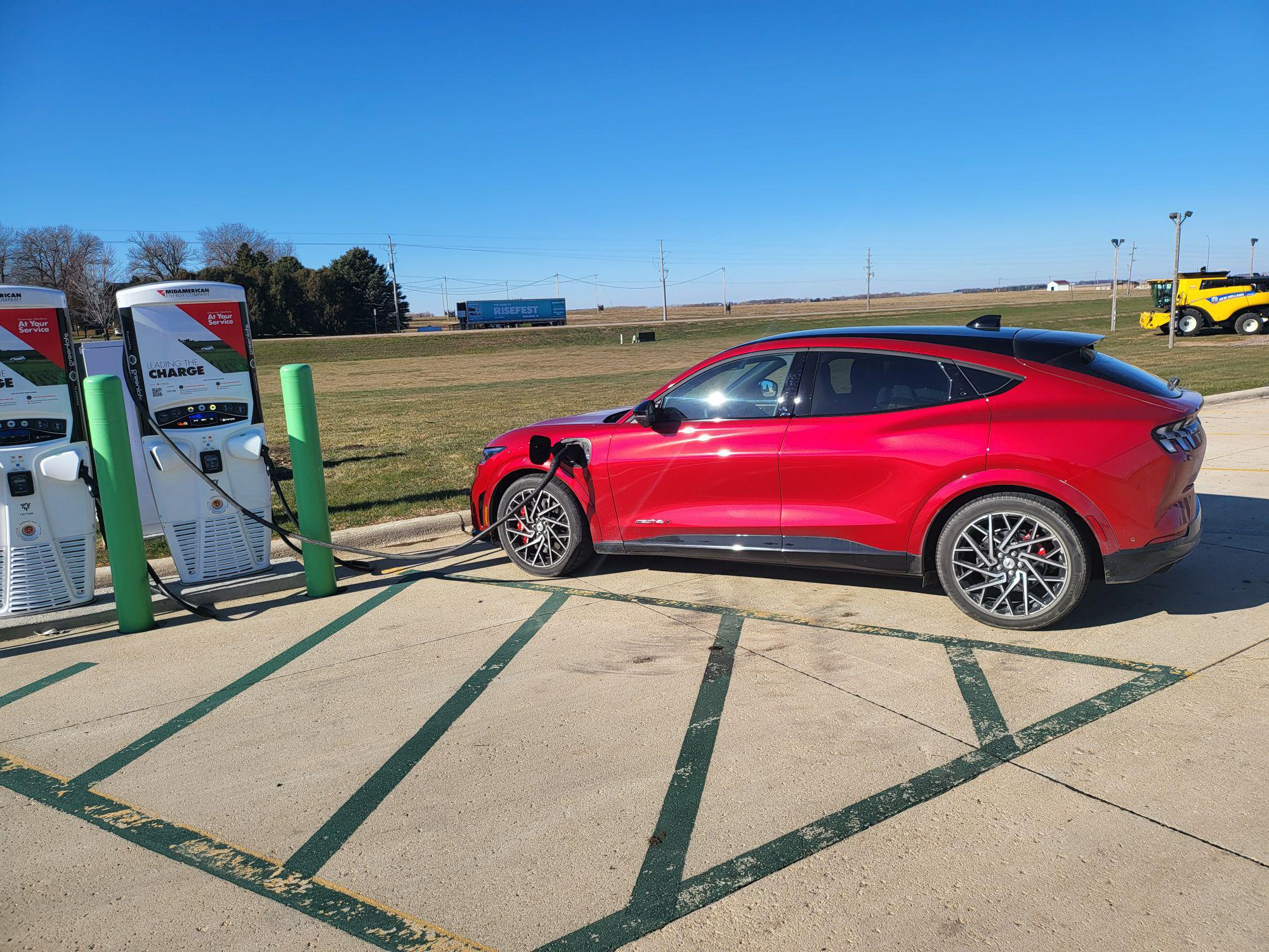 Fareway Grocery Sheldon Sheldon, IA EV Station