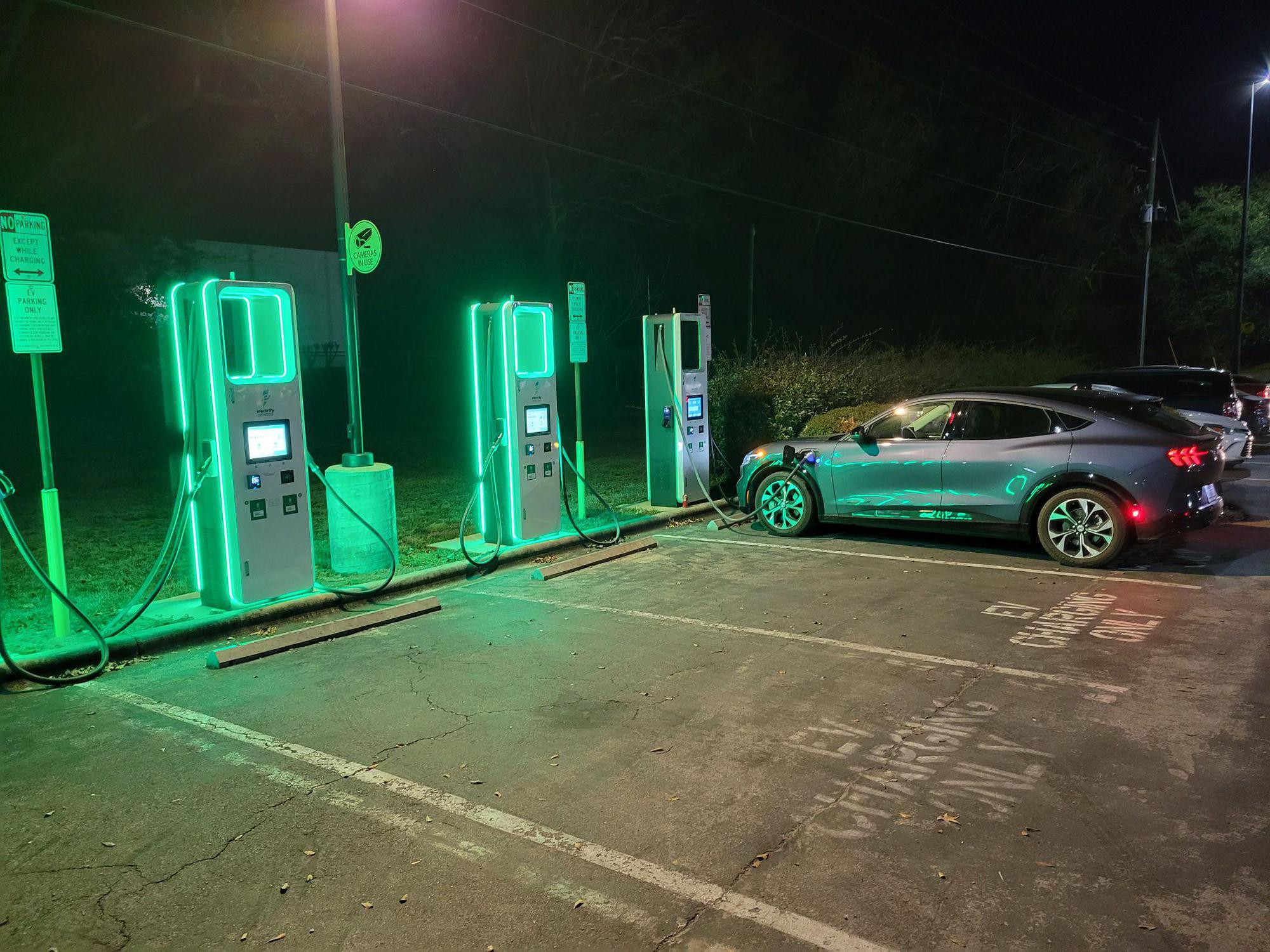 Walmart Supercenter Chipley, FL EV Station