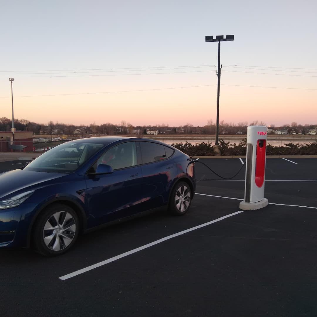 Rogers Tesla Store & Service Center Rogers, MN EV Station