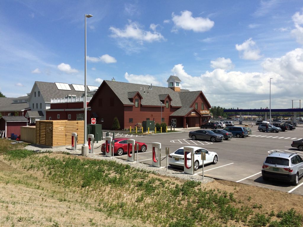 Hooksett Travel Plaza Southbound Hooksett, NH EV Station