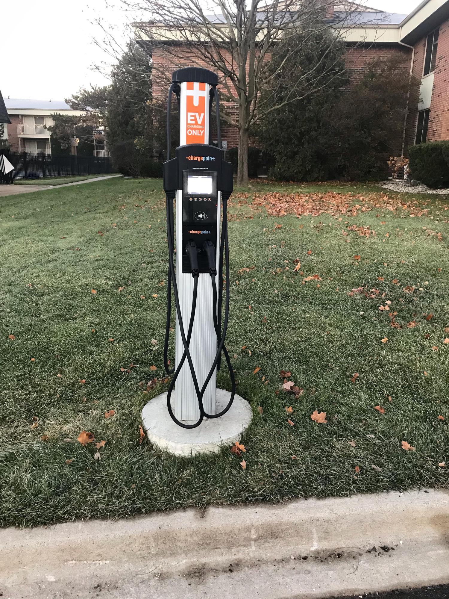 Somerset Park Apartments Leasing Office Troy, MI EV Station