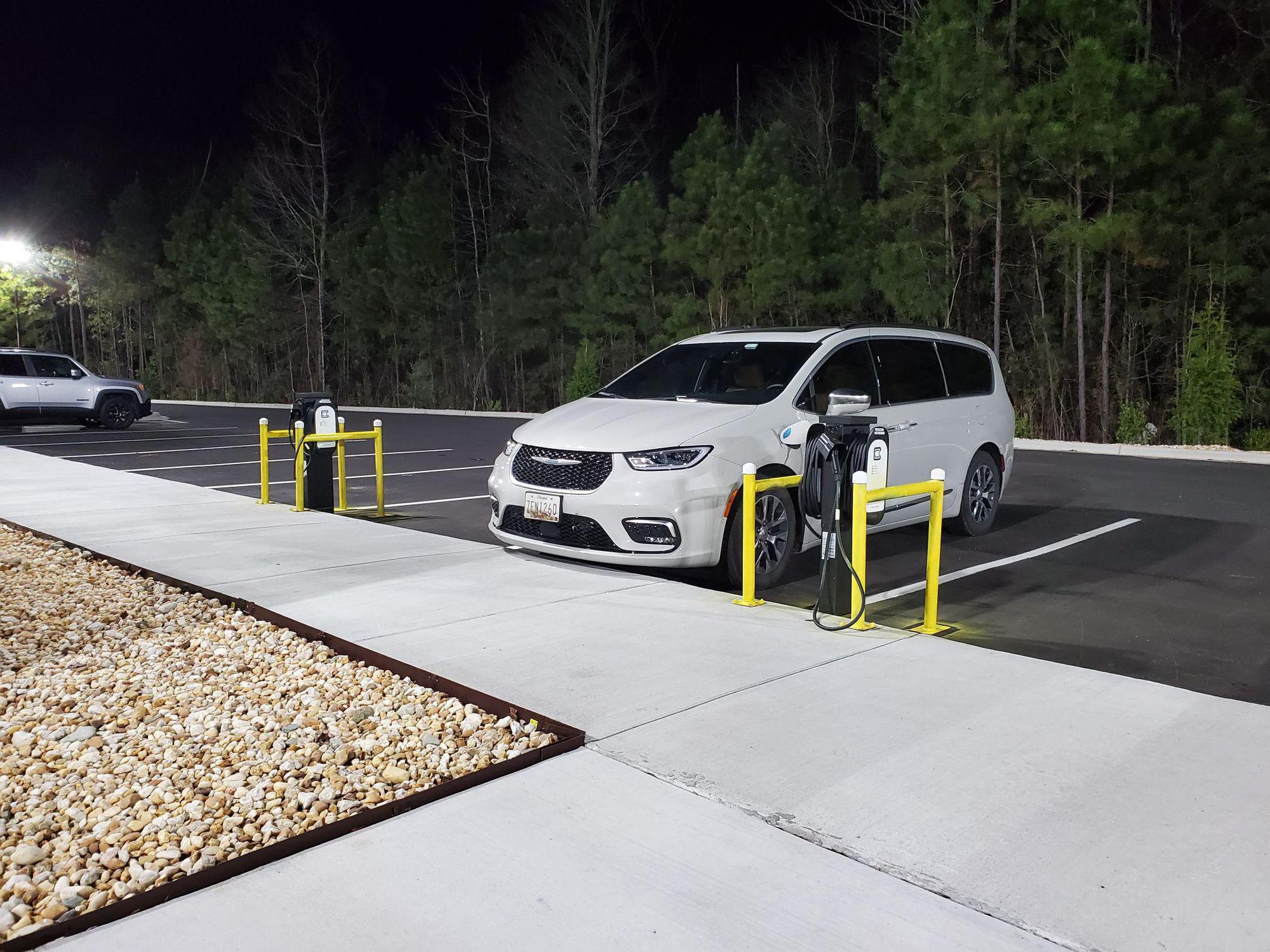 Holiday Inn EXPRESS & Suites IHG Lumberton Lumberton, NC EV Station