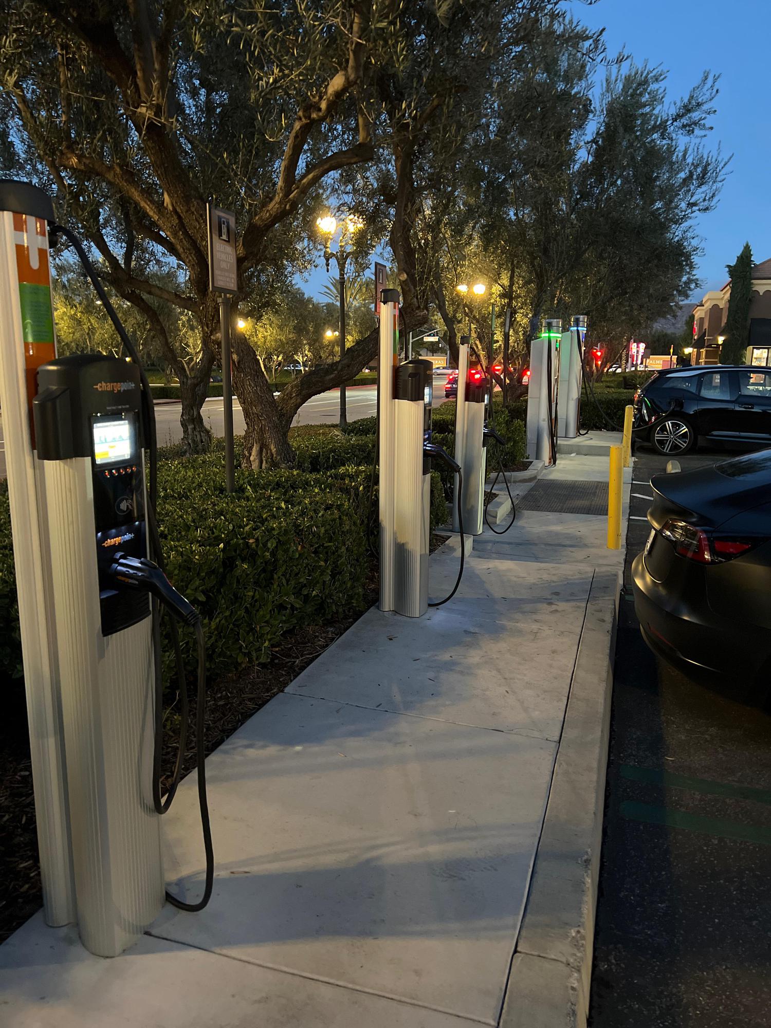 Woodbury Town Center Chipotle Irvine, CA EV Station