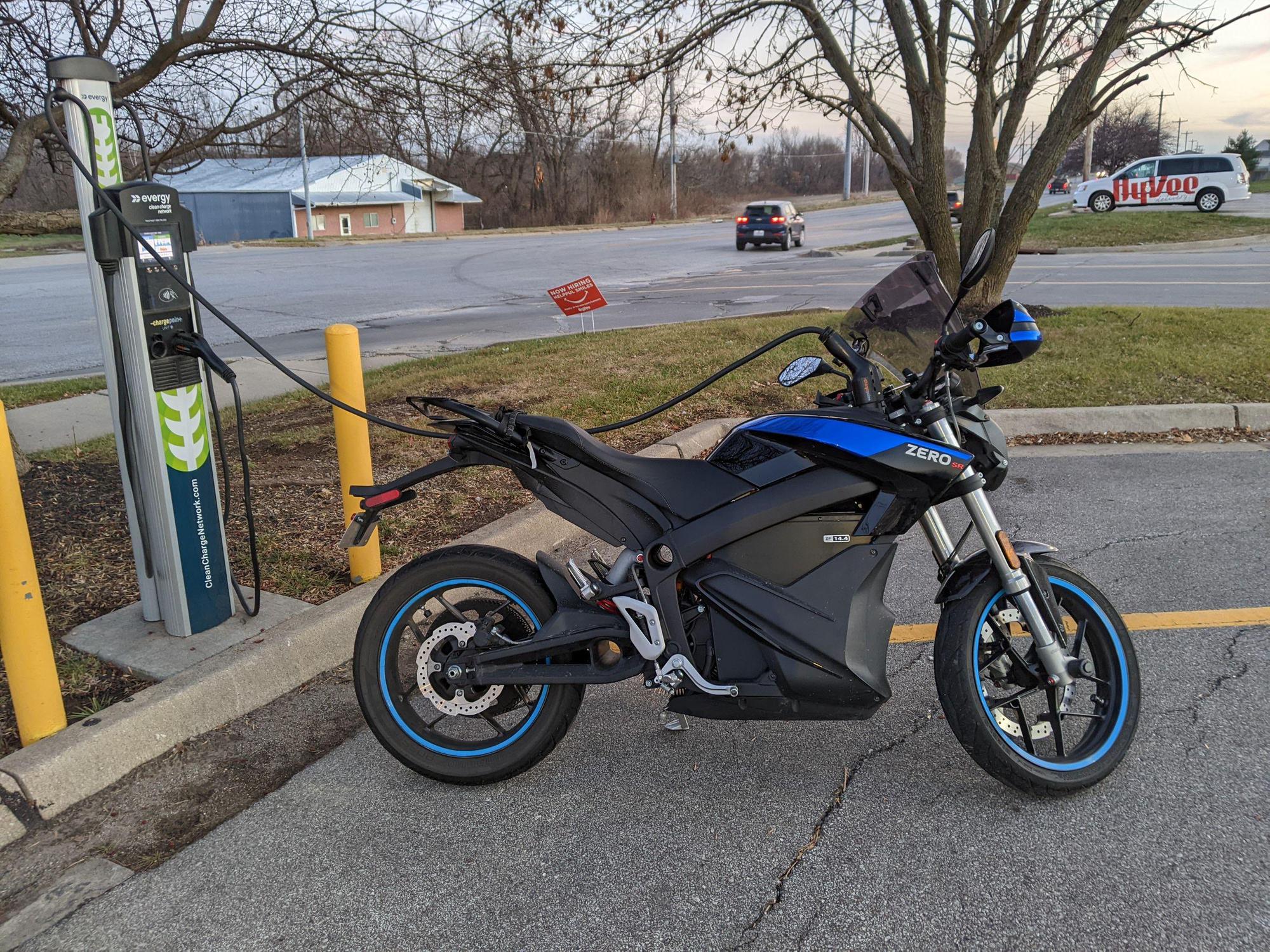 HyVee Belton (1) Belton, MO EV Station
