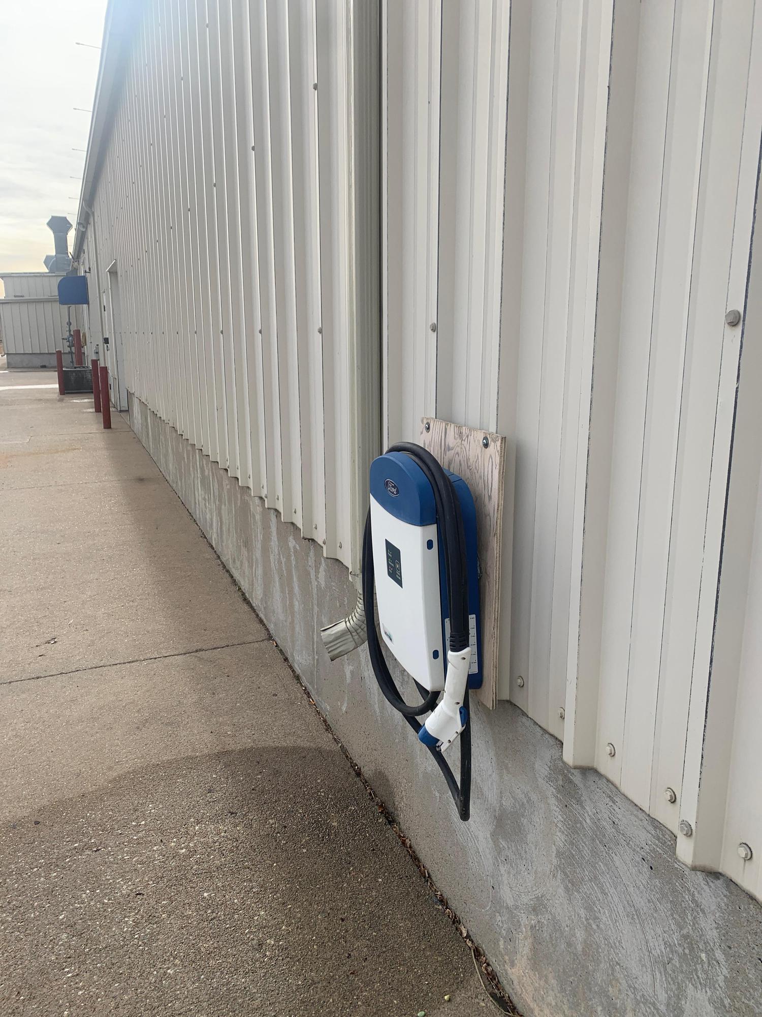 Max Motors Manhattan Manhattan, KS EV Station