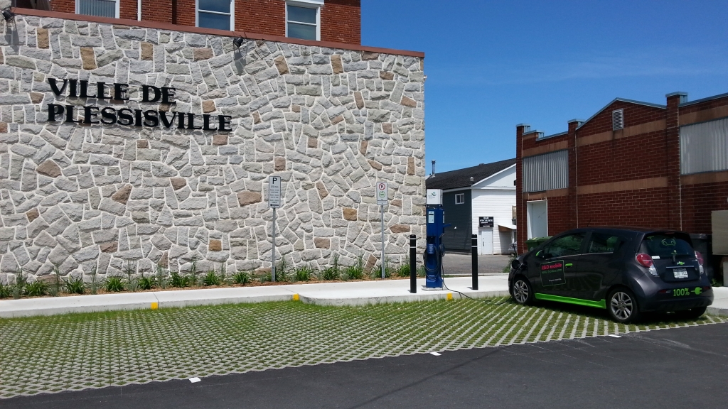 Plessisville Hôtel de Ville Plessisville, QC EV Station