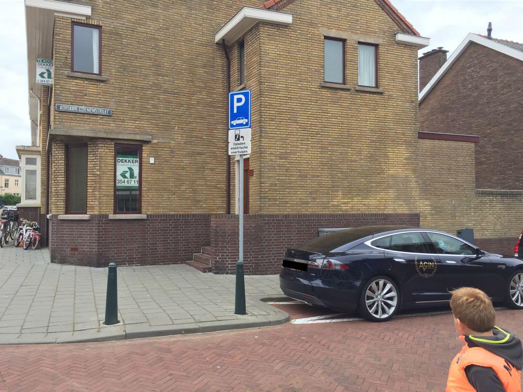 Street Parking/Charging Den Haag, ZH EV Station