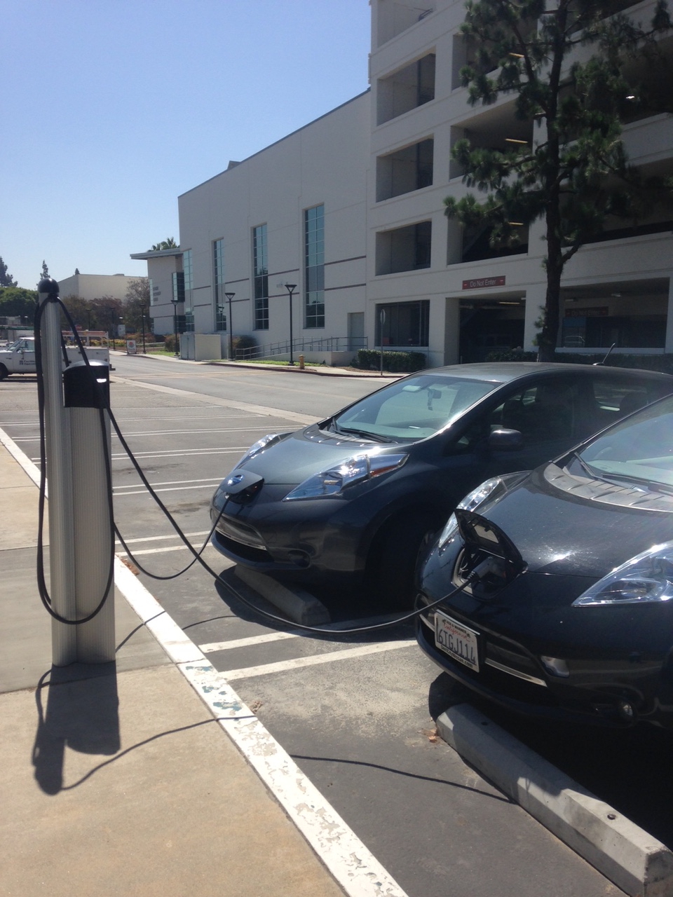 Cal State Fullerton Shipping & Receiving Fullerton, CA EV Station