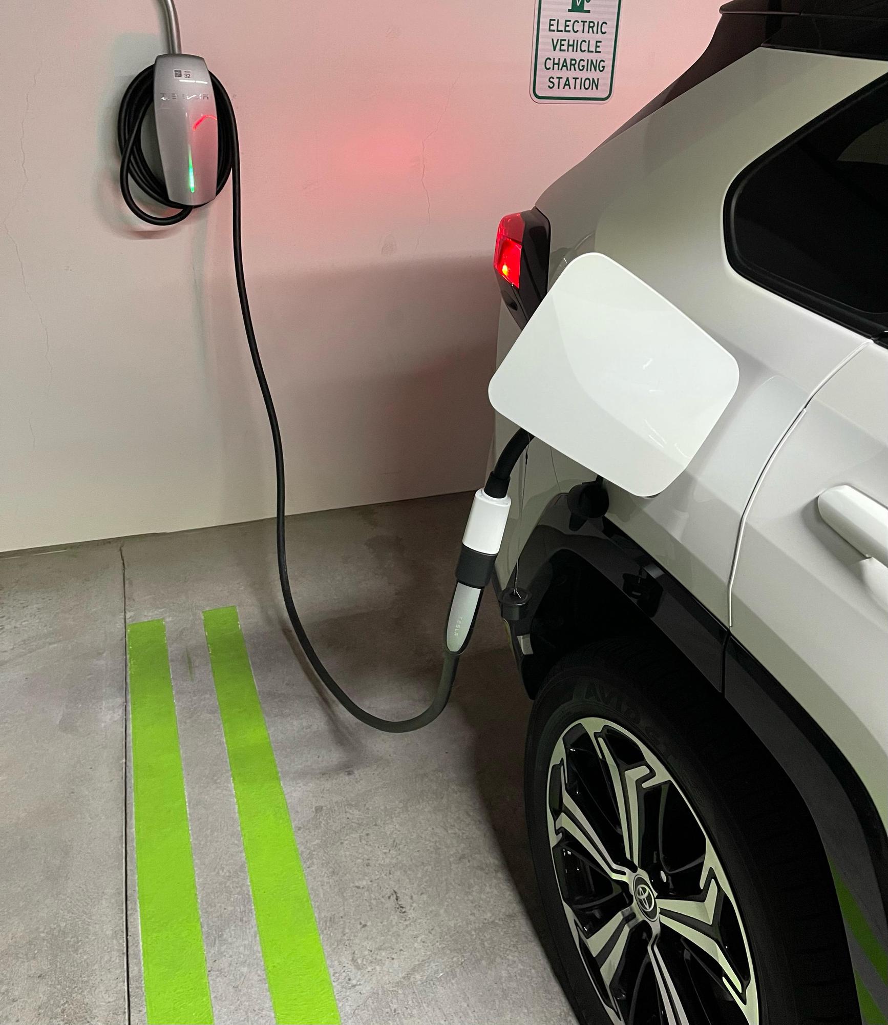 888 E Walnut Building Pasadena, CA EV Station