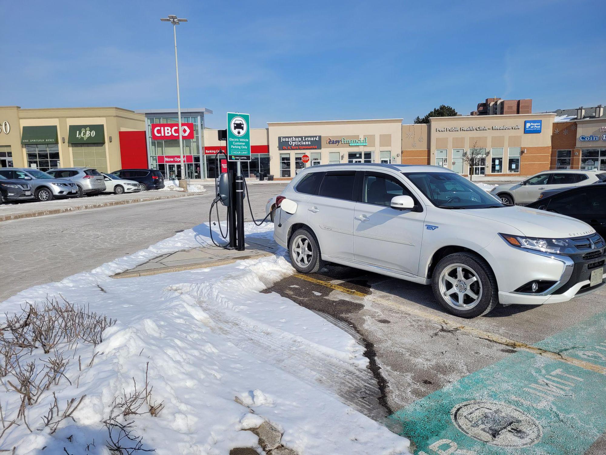 Meadowvale Town Center COBS Bread Bakery Mississauga, ON EV Station