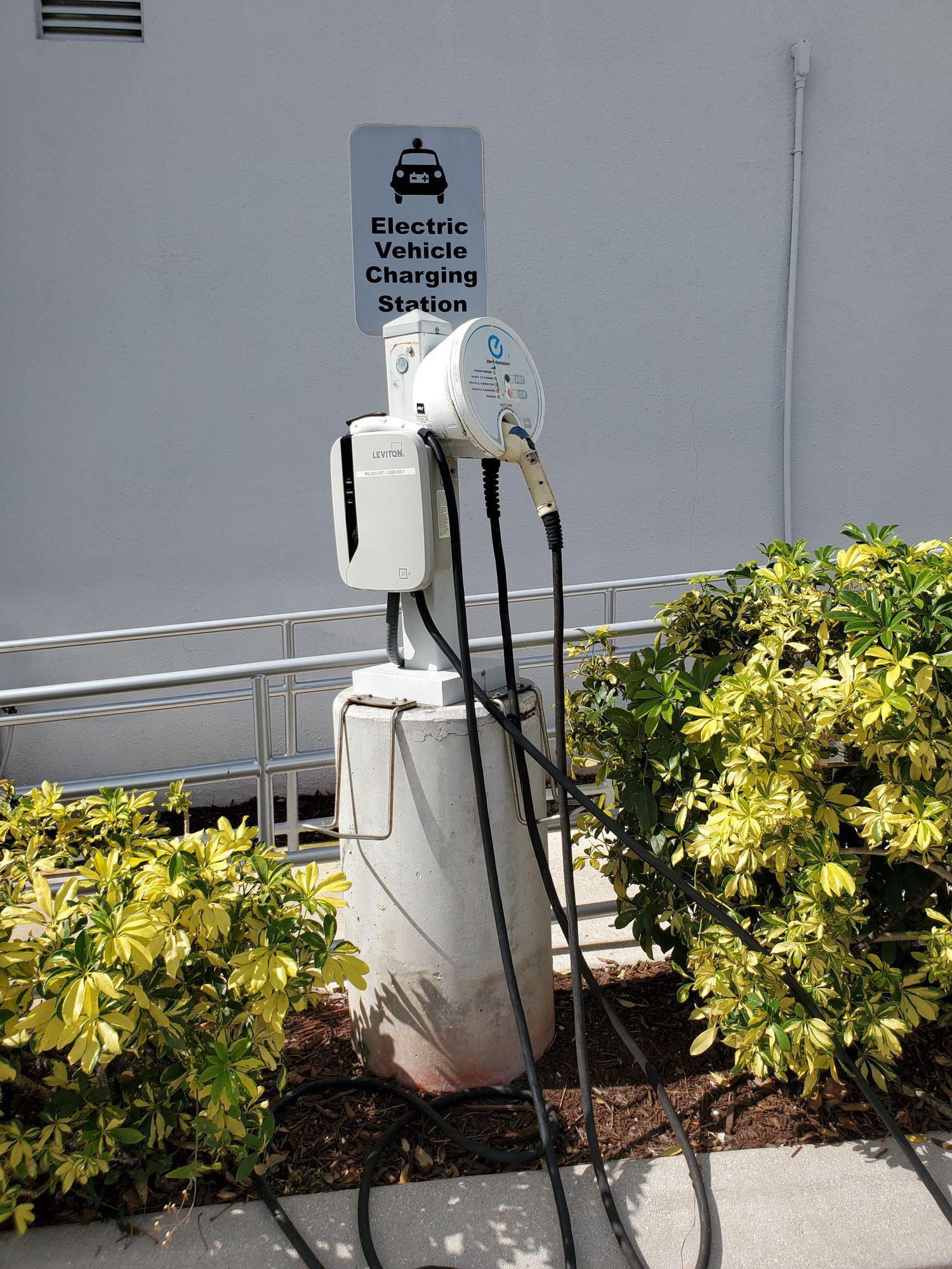 AutoNation Nissan Pembroke Pines Pembroke Pines, FL EV Station