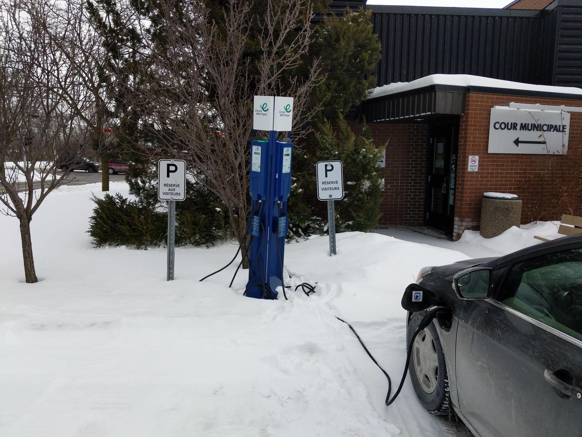 StConstant Hôtel de Ville SaintConstant, QC EV Station