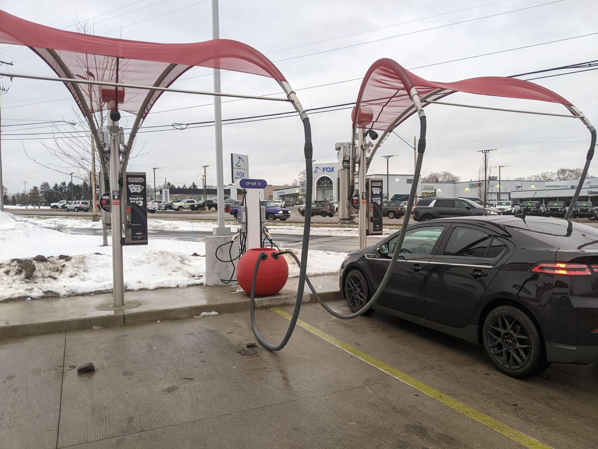 Tommy's Express Car Wash Grand Rapids, MI EV Station