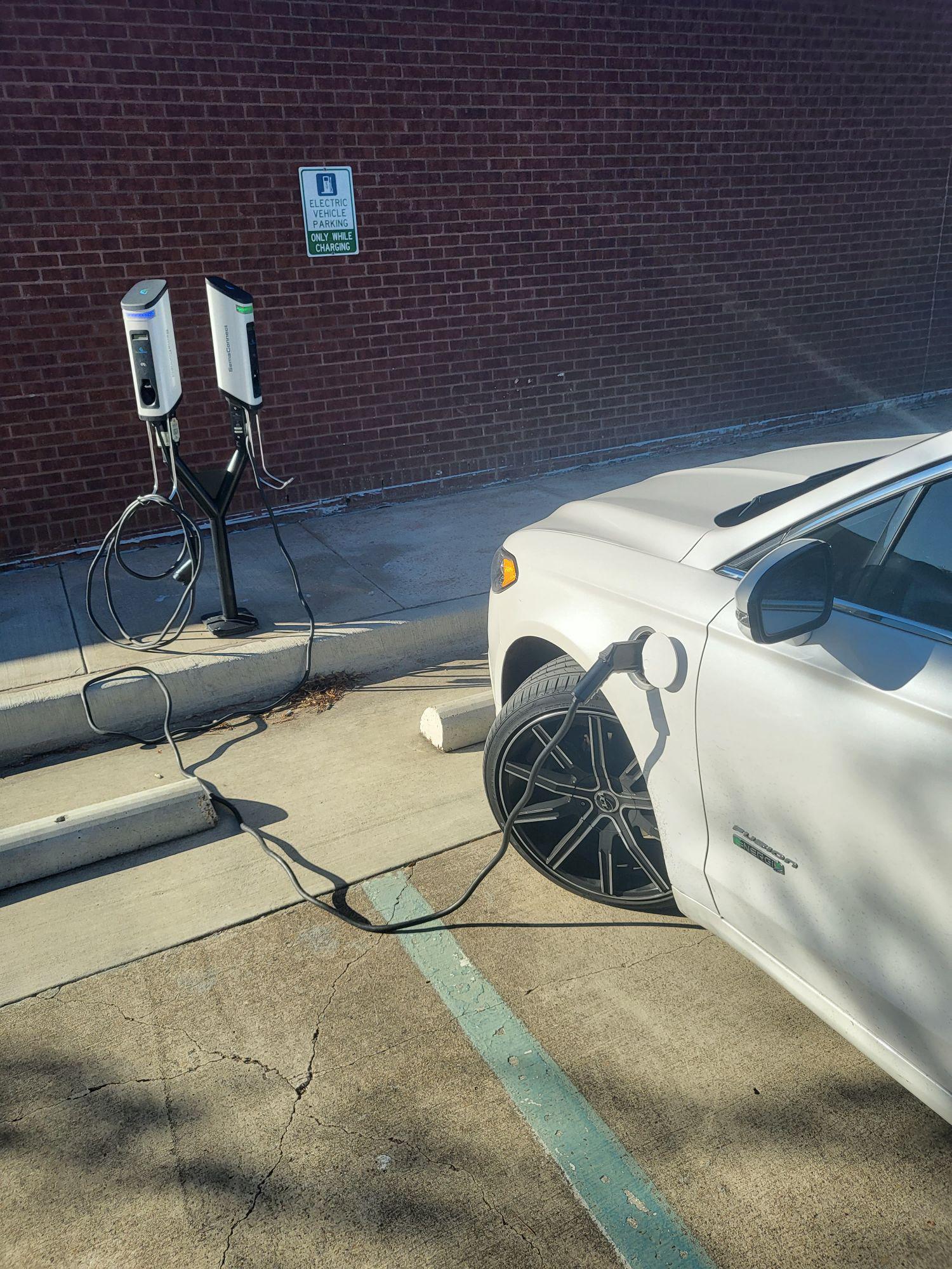 GM Financial Arlington, TX EV Station