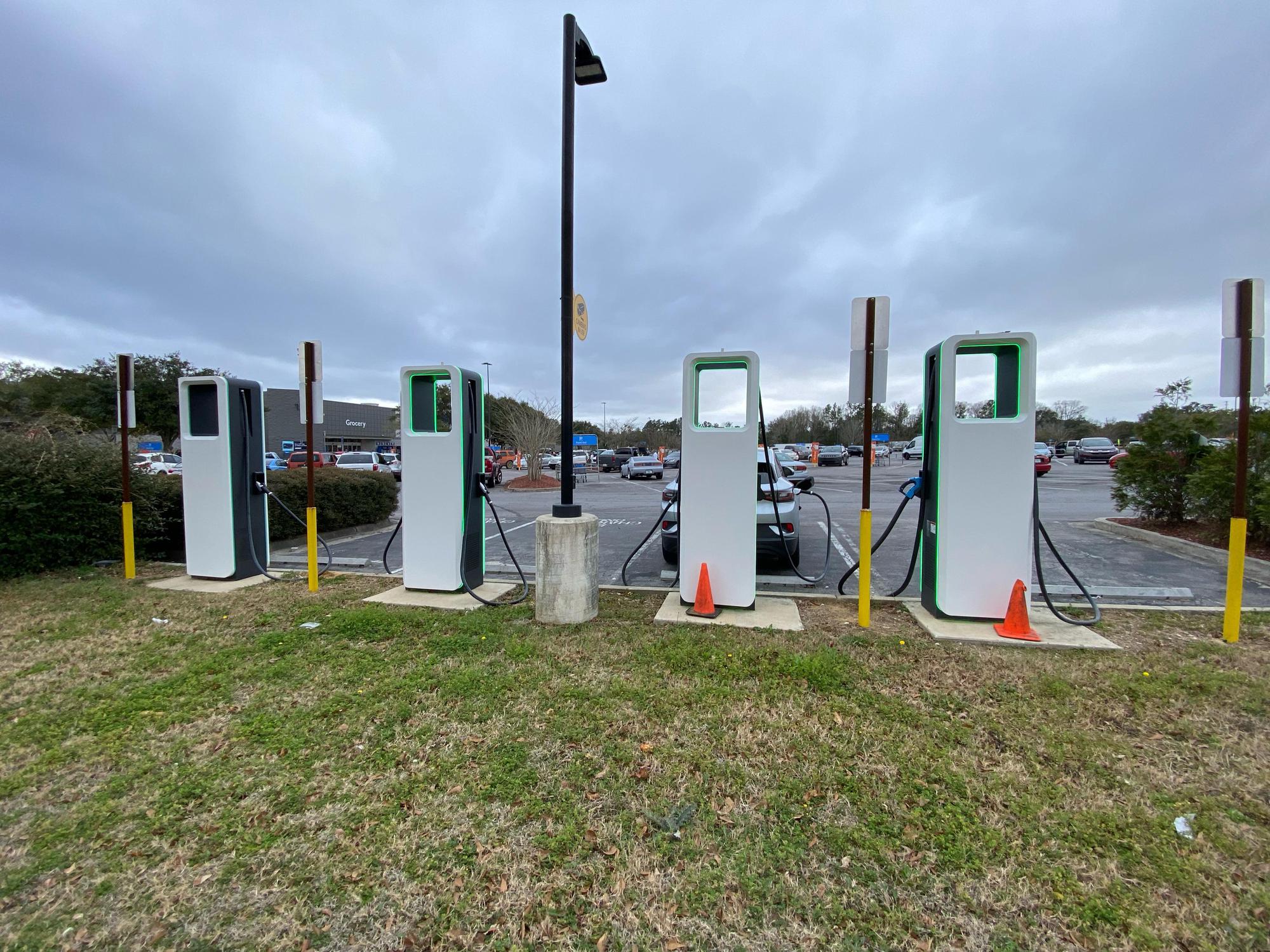 Walmart Supercenter Chipley, FL EV Station