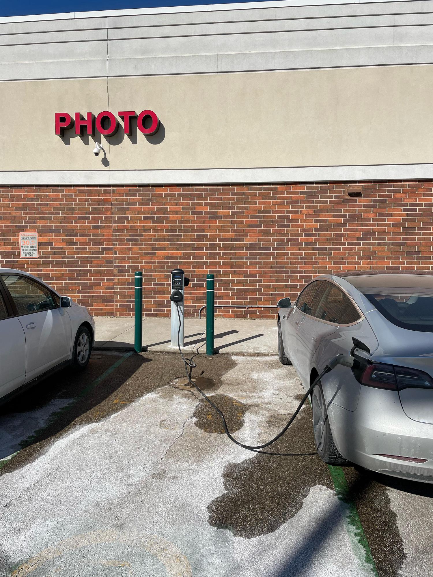 Walgreens Highland And Airline - g5qdov4