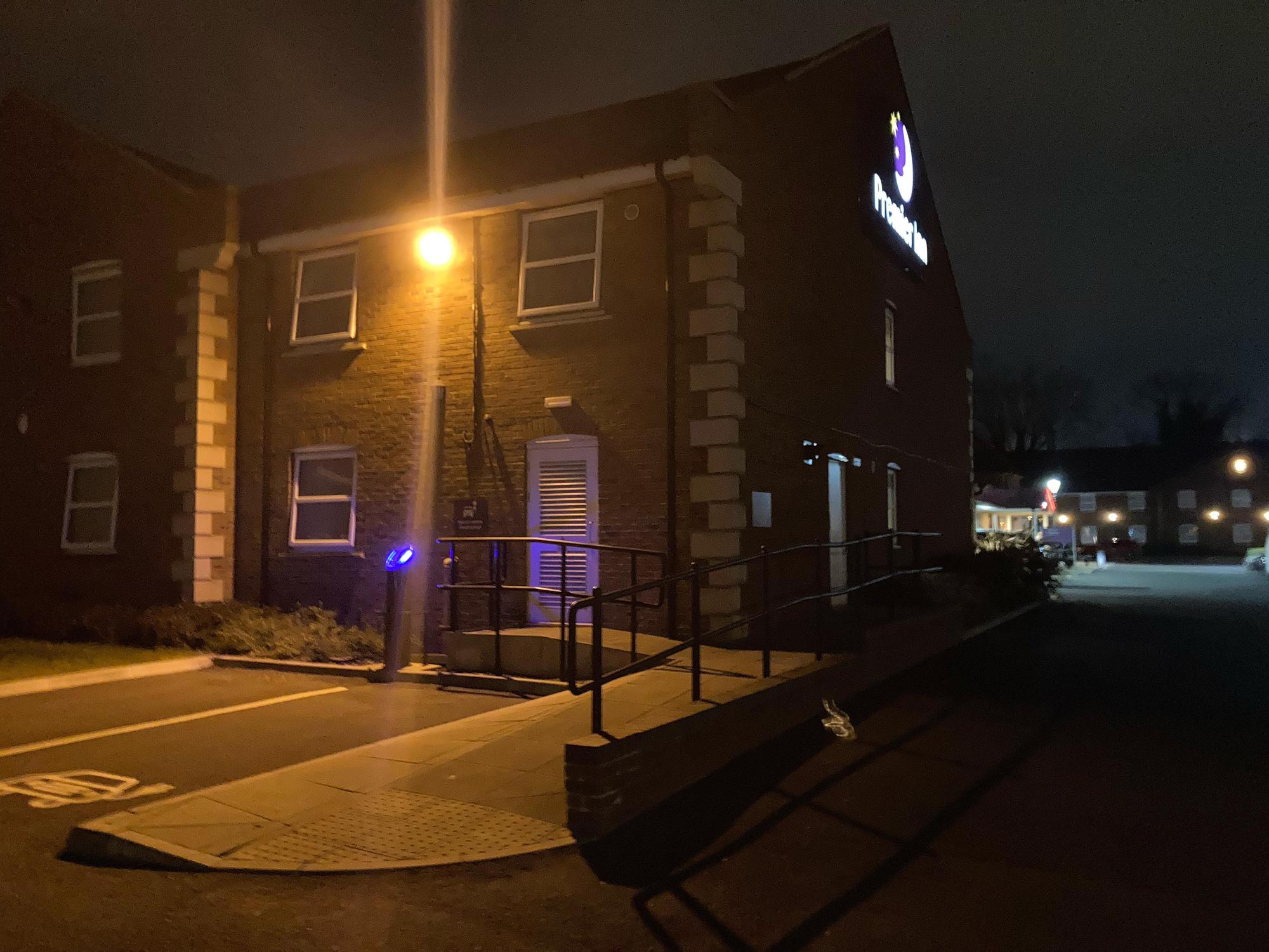 Premier Inn Kettering (1) Telford Lodge, Kettering NN16 8FX, UK EV