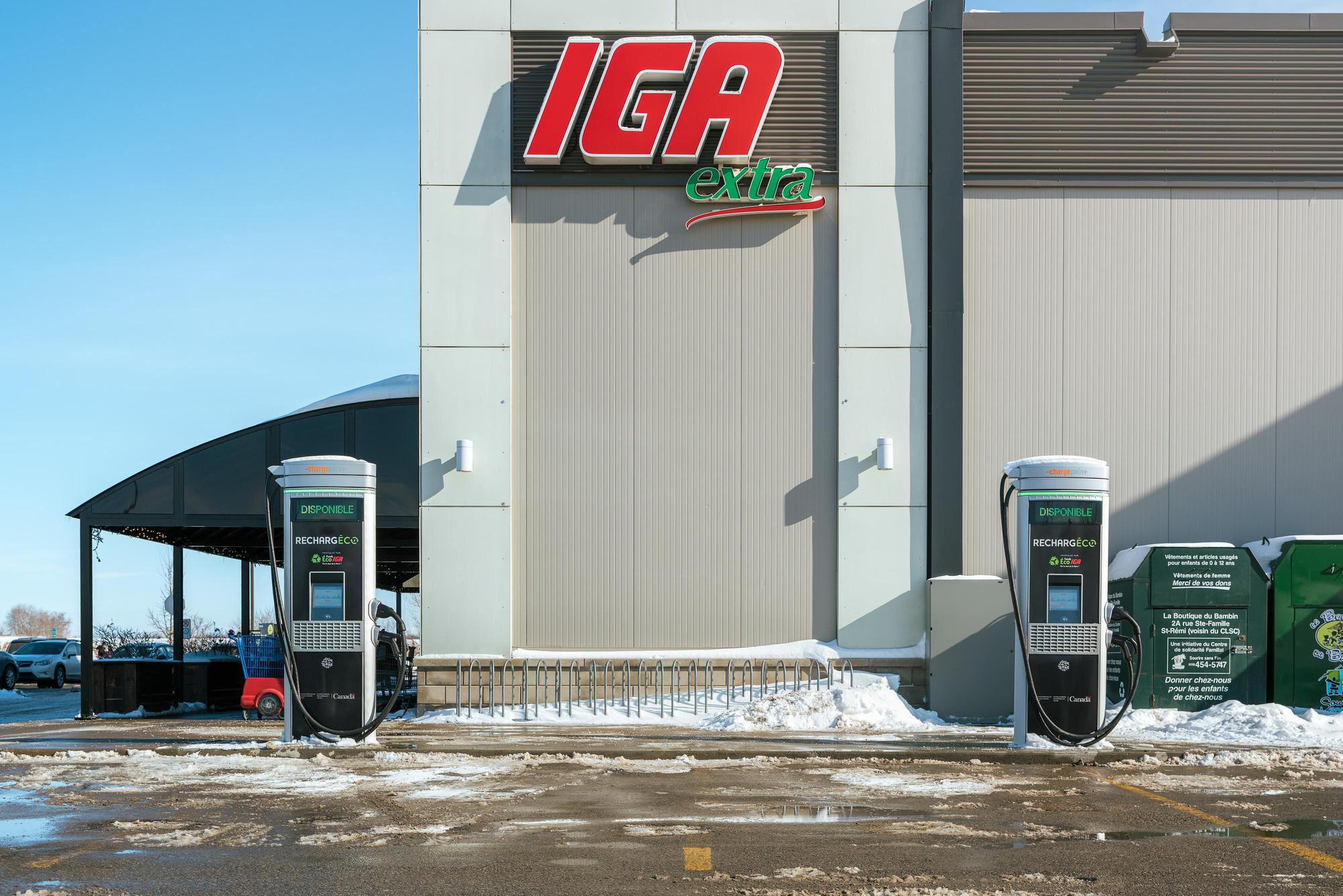 IGA Extra Super Marché SaintRémi, QC EV Station