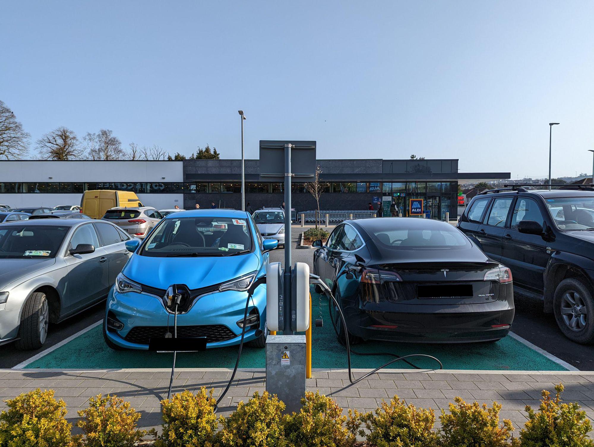 Aldi Rathnew, WW EV Station