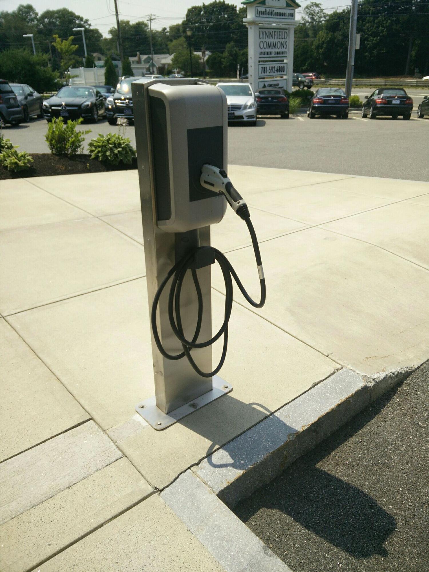 Flagship Motorcars of Lynnfield (1) Lynnfield, MA EV Station