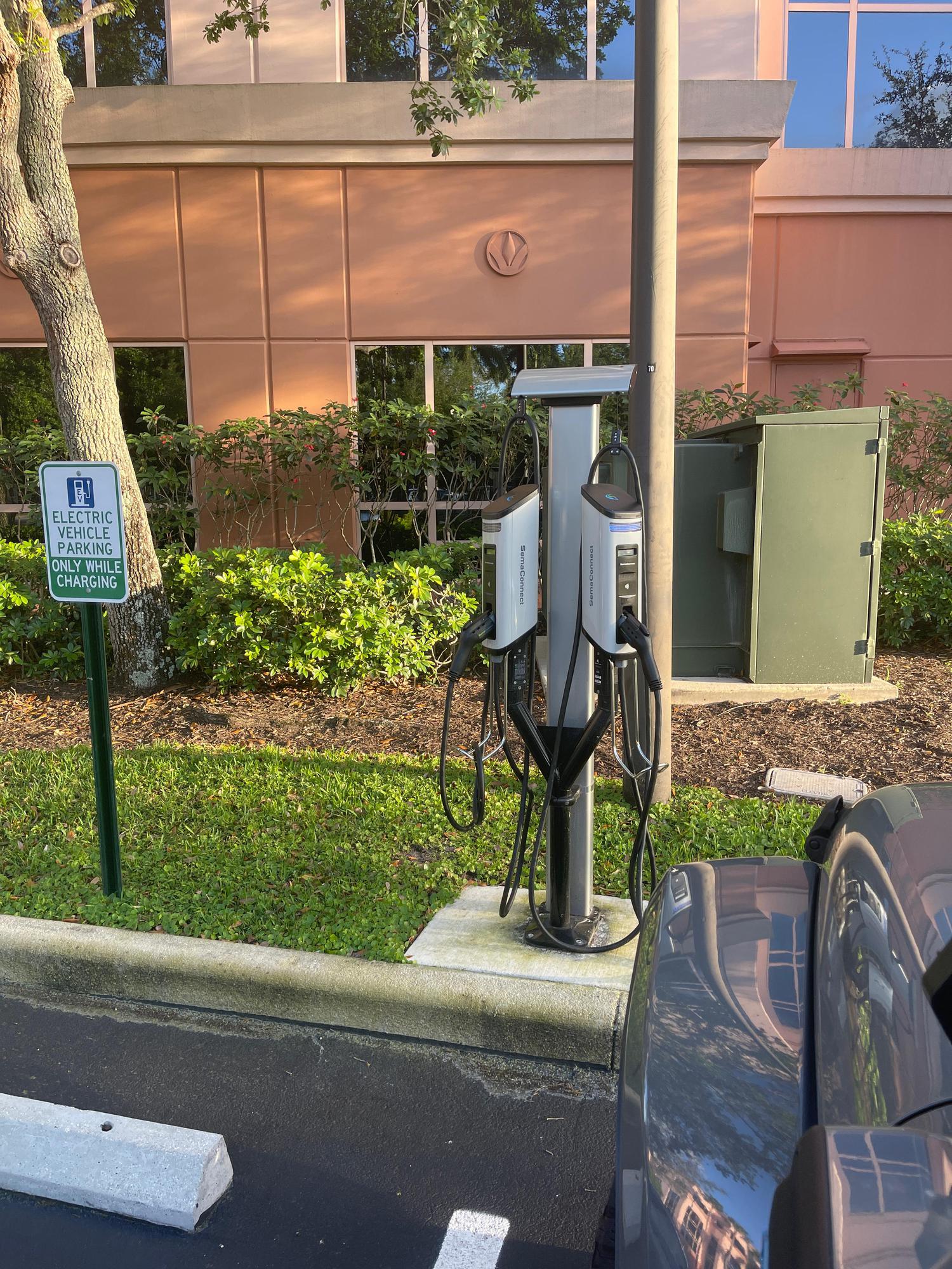 1560 Sawgrass Corporate Parkway Sunrise, FL EV Station