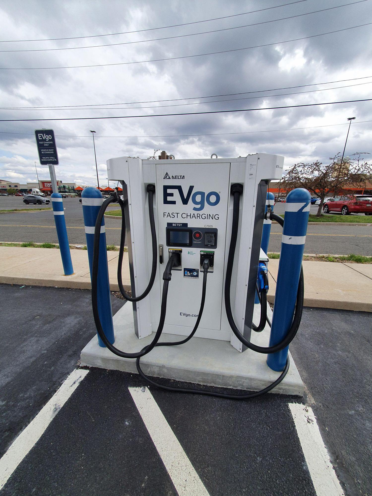 Quartermaster Plaza (1) Philadelphia, PA EV Station