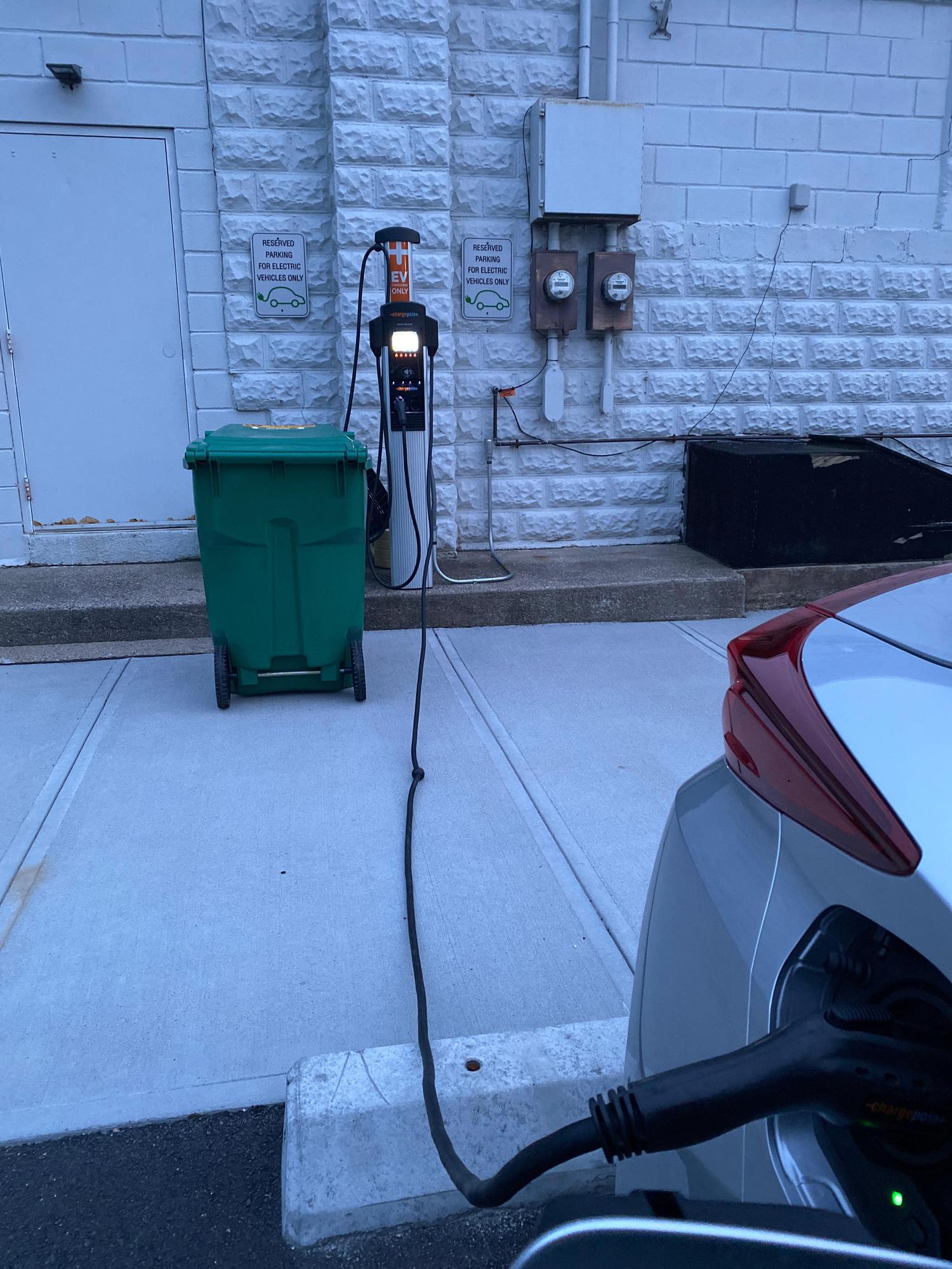 Uxbridge Senior Center Uxbridge, MA EV Station