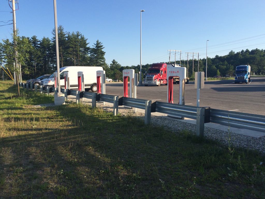 Hooksett Travel Plaza = Northbound Hooksett, NH EV Station